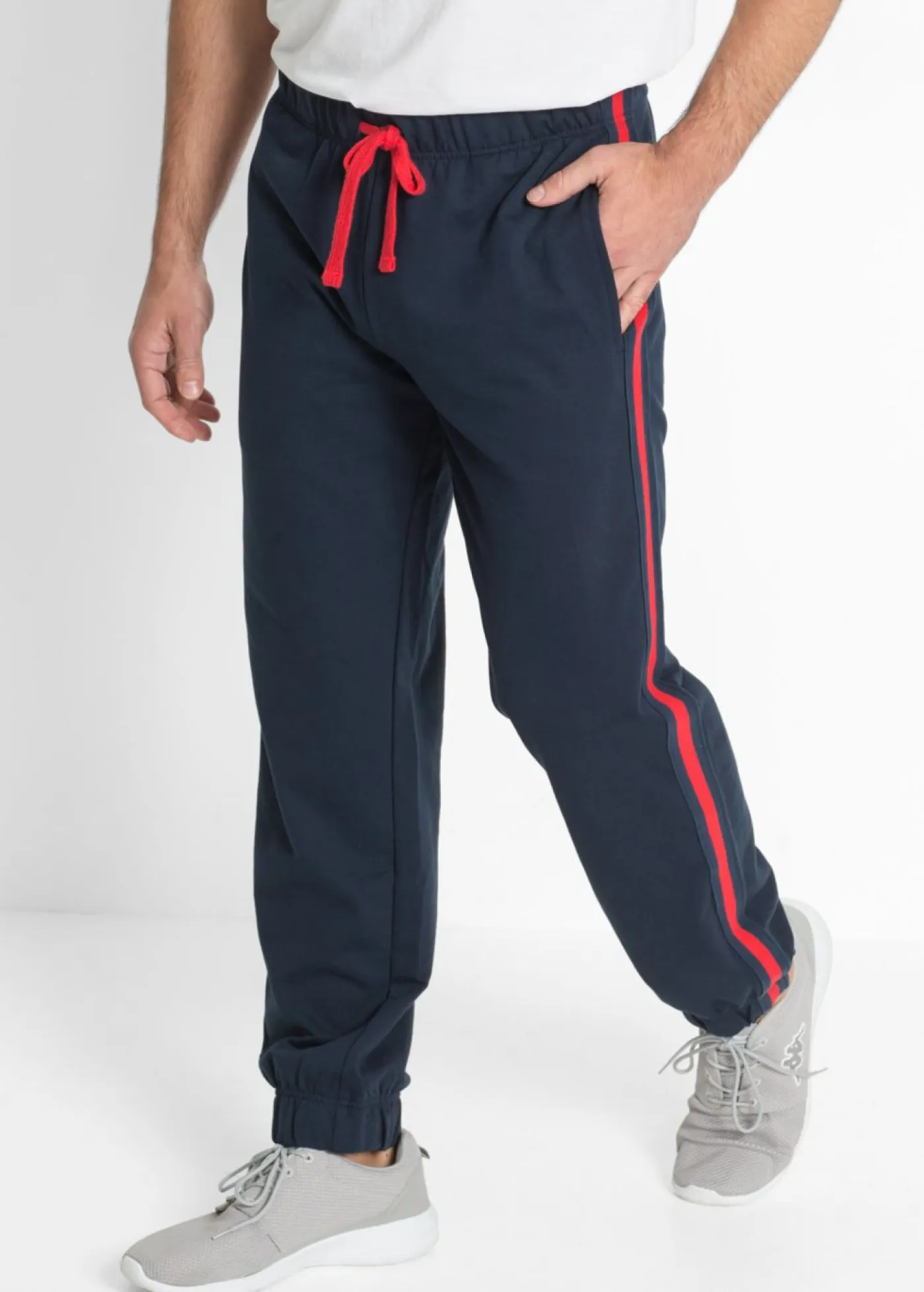 Hombre bonprix bonprix Pantalón de chándal con detalles en contraste