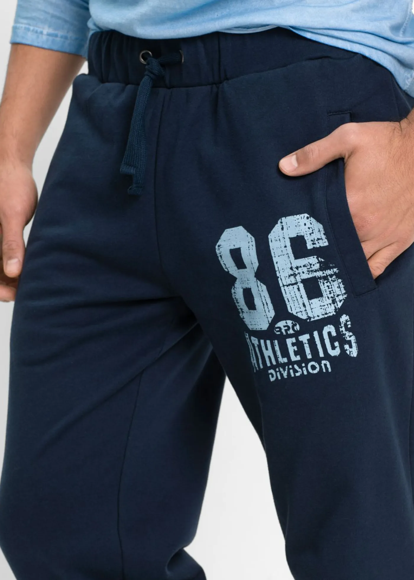 bonprix bonprix Ropa Deportiva|Pantalones>Pantalón de chándal con detalles deportivos de algodón orgánico puro Azul marino