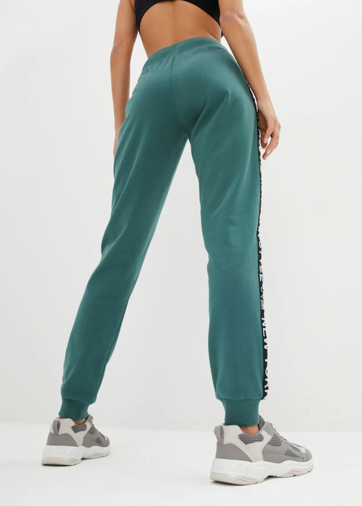 bonprix bonprix Ropa Cómoda|Pantalones>Pantalón de chándal con estampado verde mate