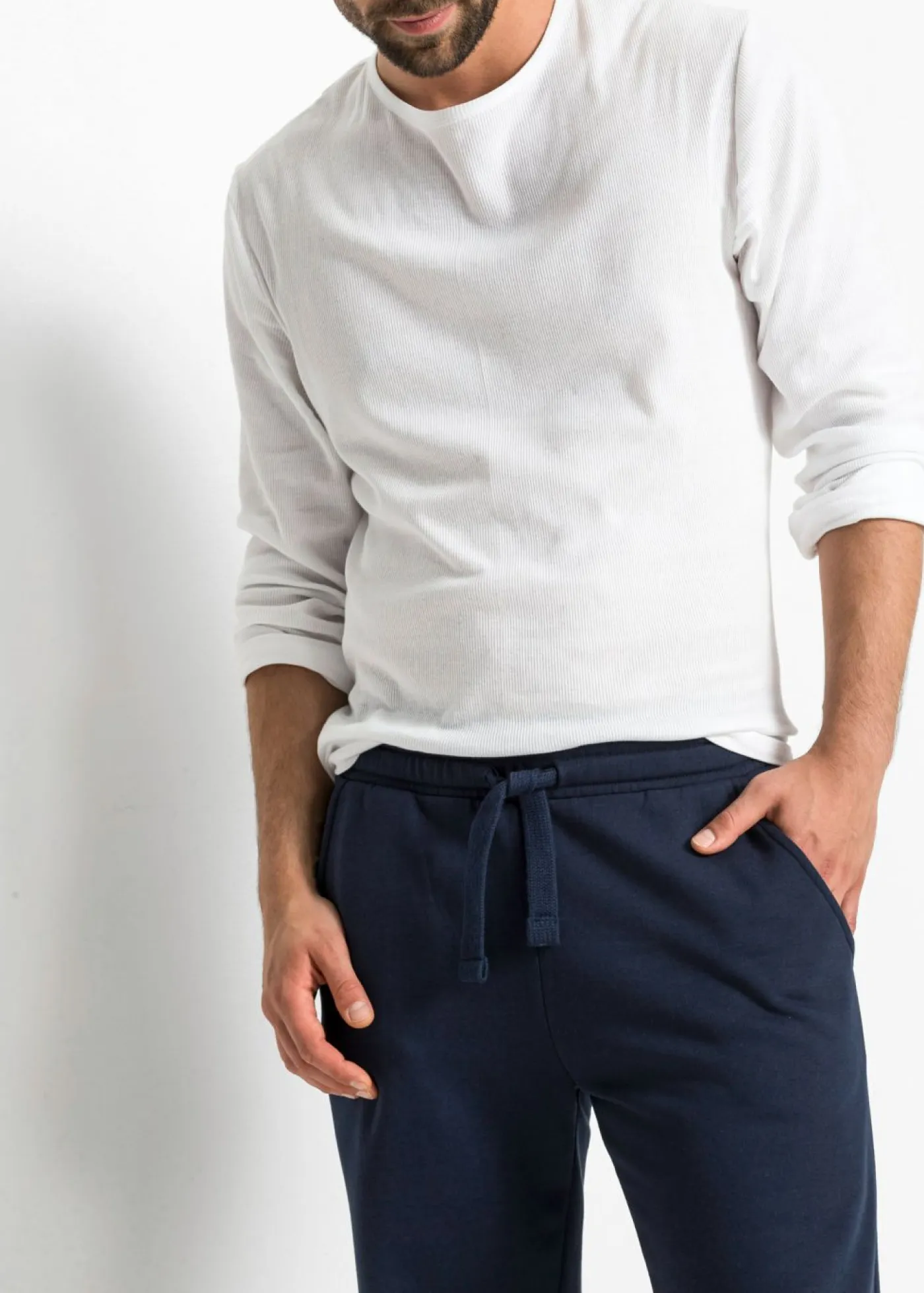 Hombre bonprix bonprix Pantalón de chándal con interior suave y dobladillo recto
