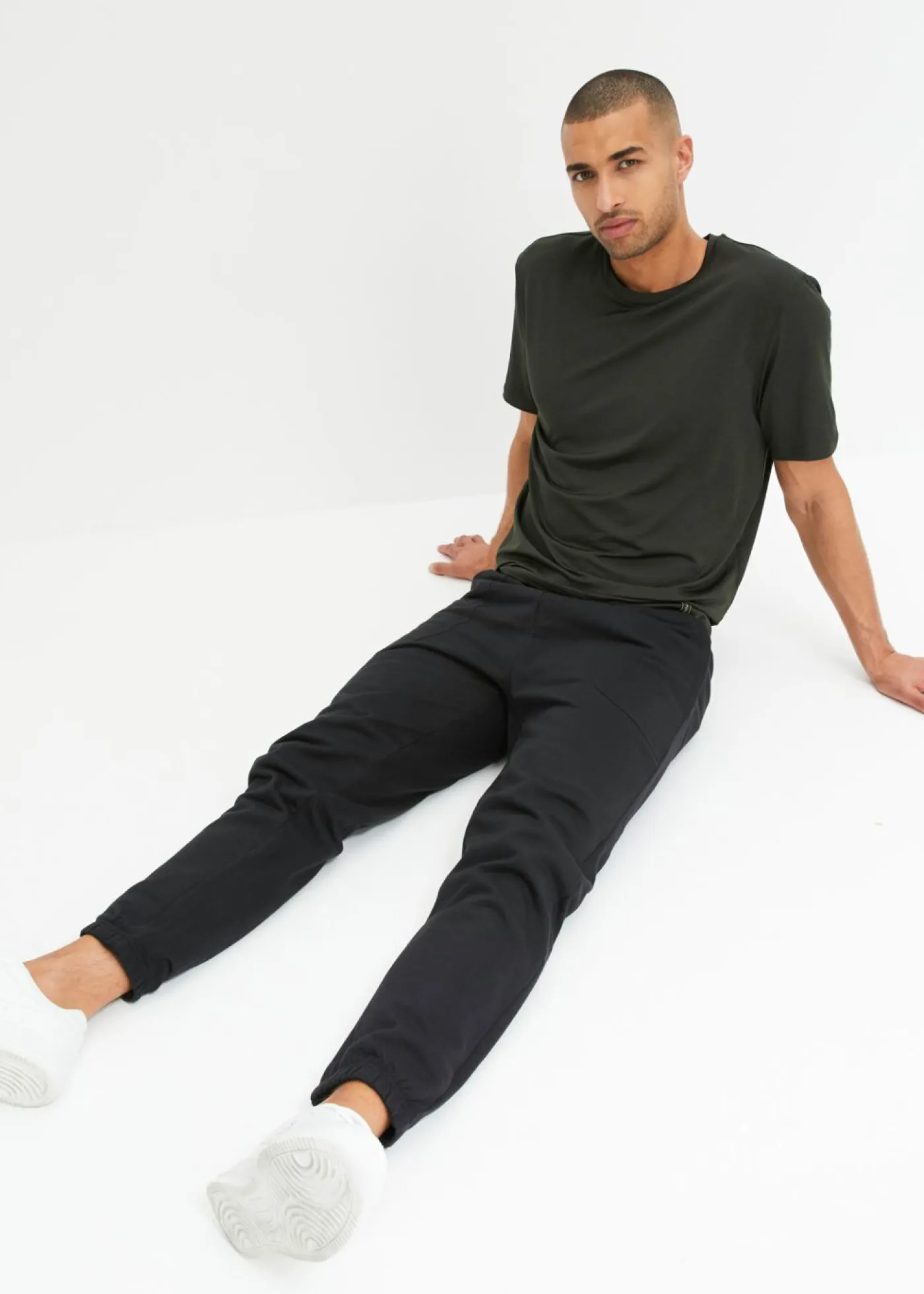 bonprix bonprix Básicos En Rebajas|Ropa Deportiva>Pantalón de chándal de algodón orgánico puro Negro