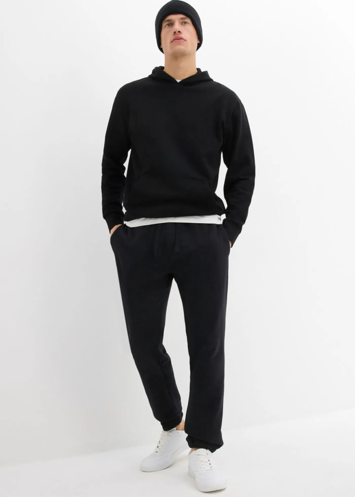 bonprix bonprix Básicos En Rebajas|Ropa Deportiva>Pantalón de chándal, loose fit Negro