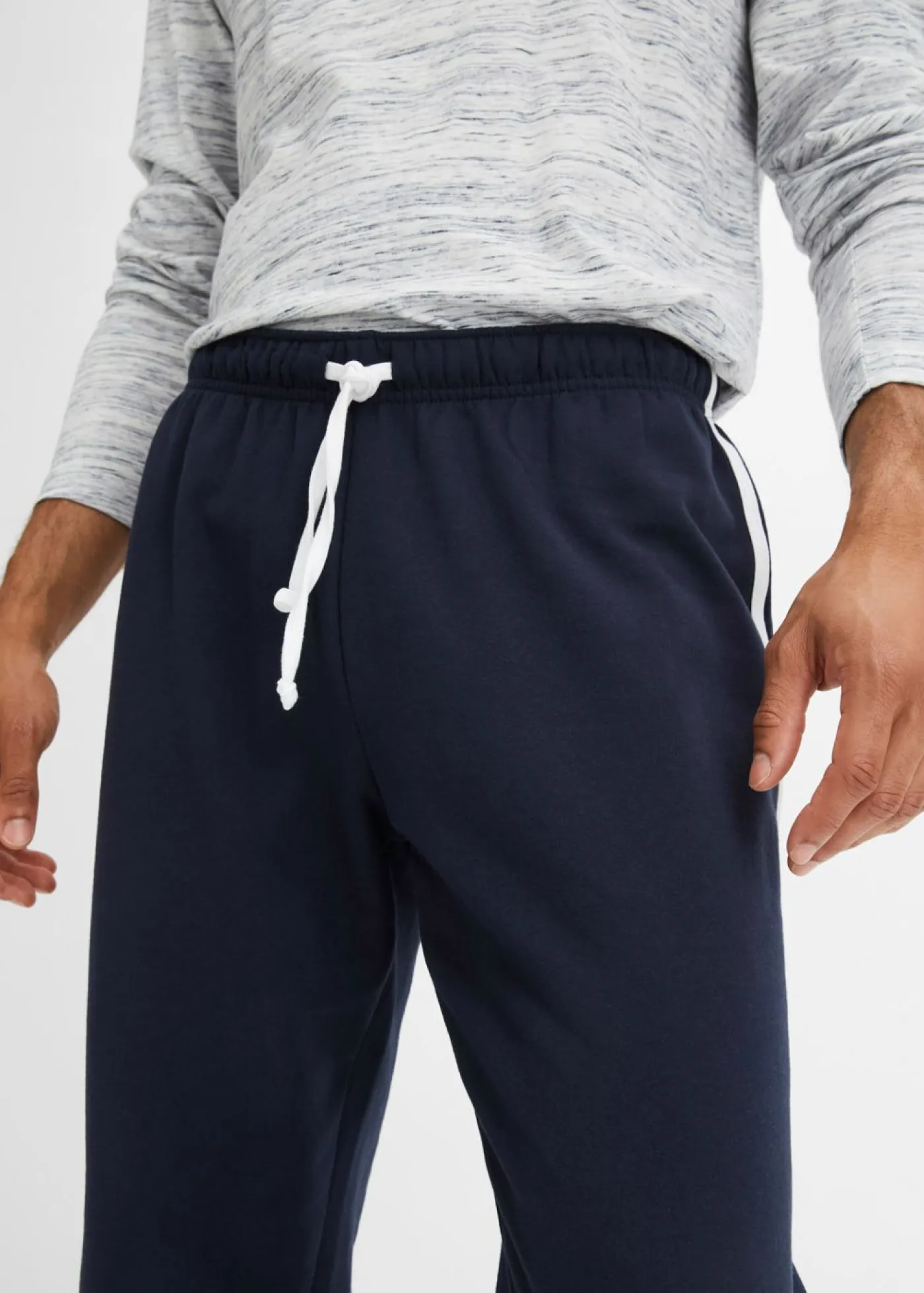 Hombre bonprix bonprix Pantalón de chándal loose fit con detalles en contraste (2 unidades)