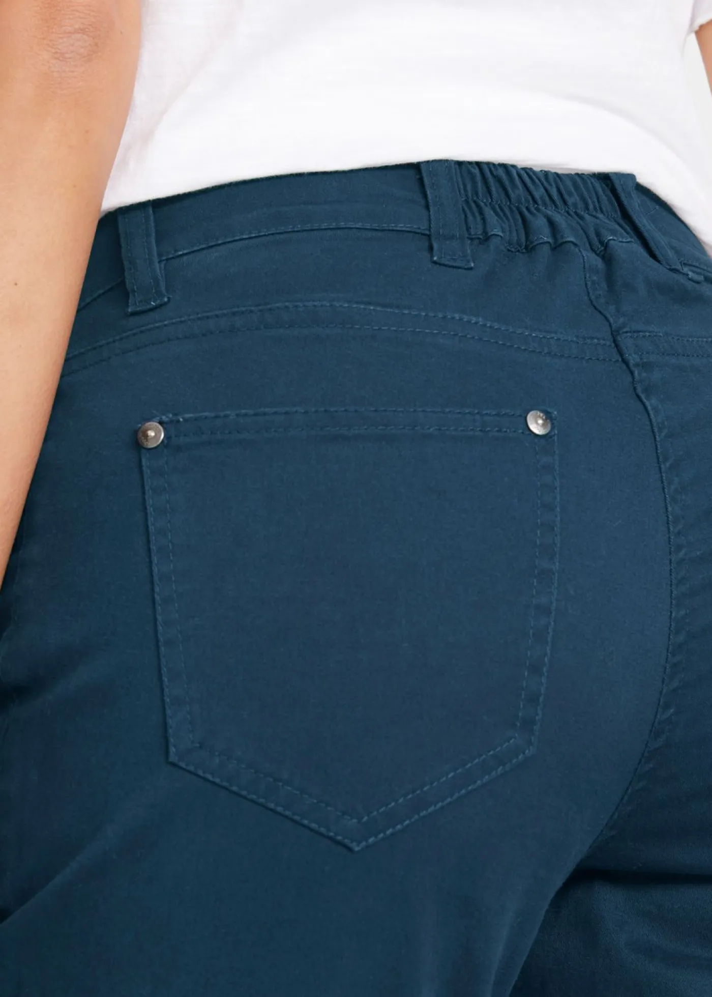 bonprix bonprix Pantalones>Pantalón de corte capri con cintura elástica y botones Azul oscuro