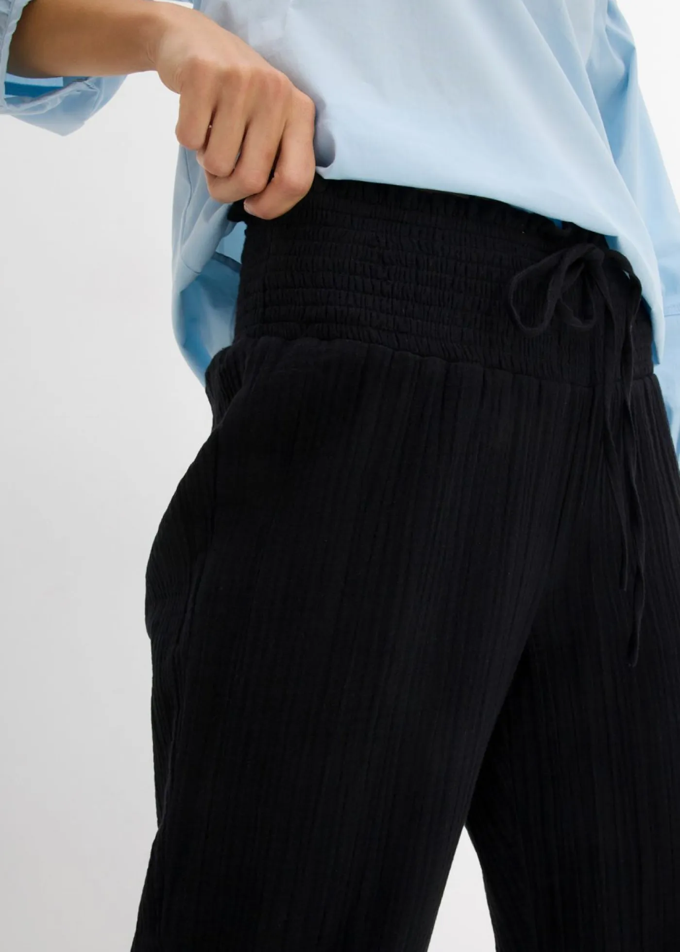 bonprix bonprix Pantalones|Novedades>Pantalón de muselina con cintura de nido de abeja Negro