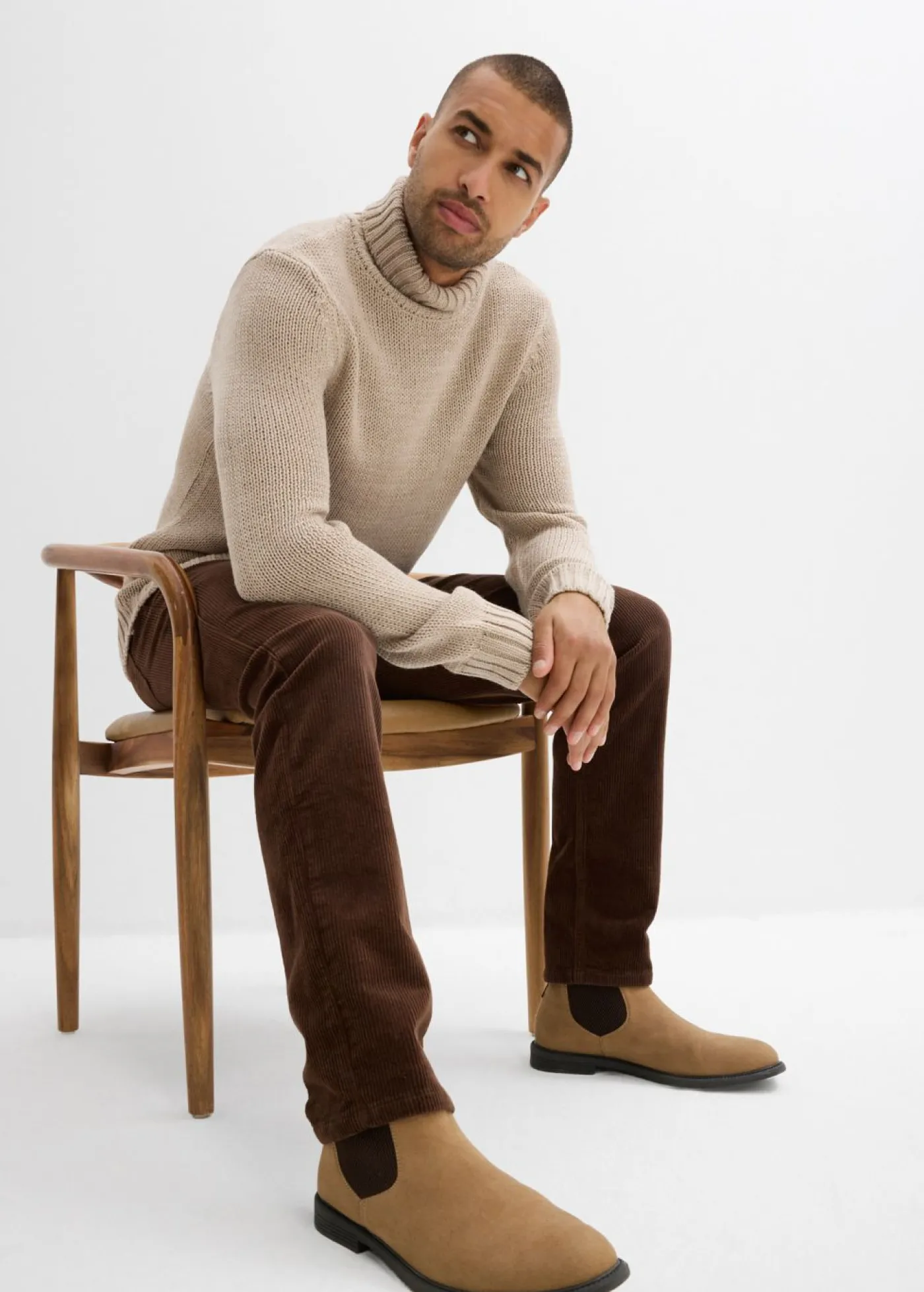 Hombre bonprix bonprix Pantalón de pana elástico, regular fit, de aspecto lavado, straight