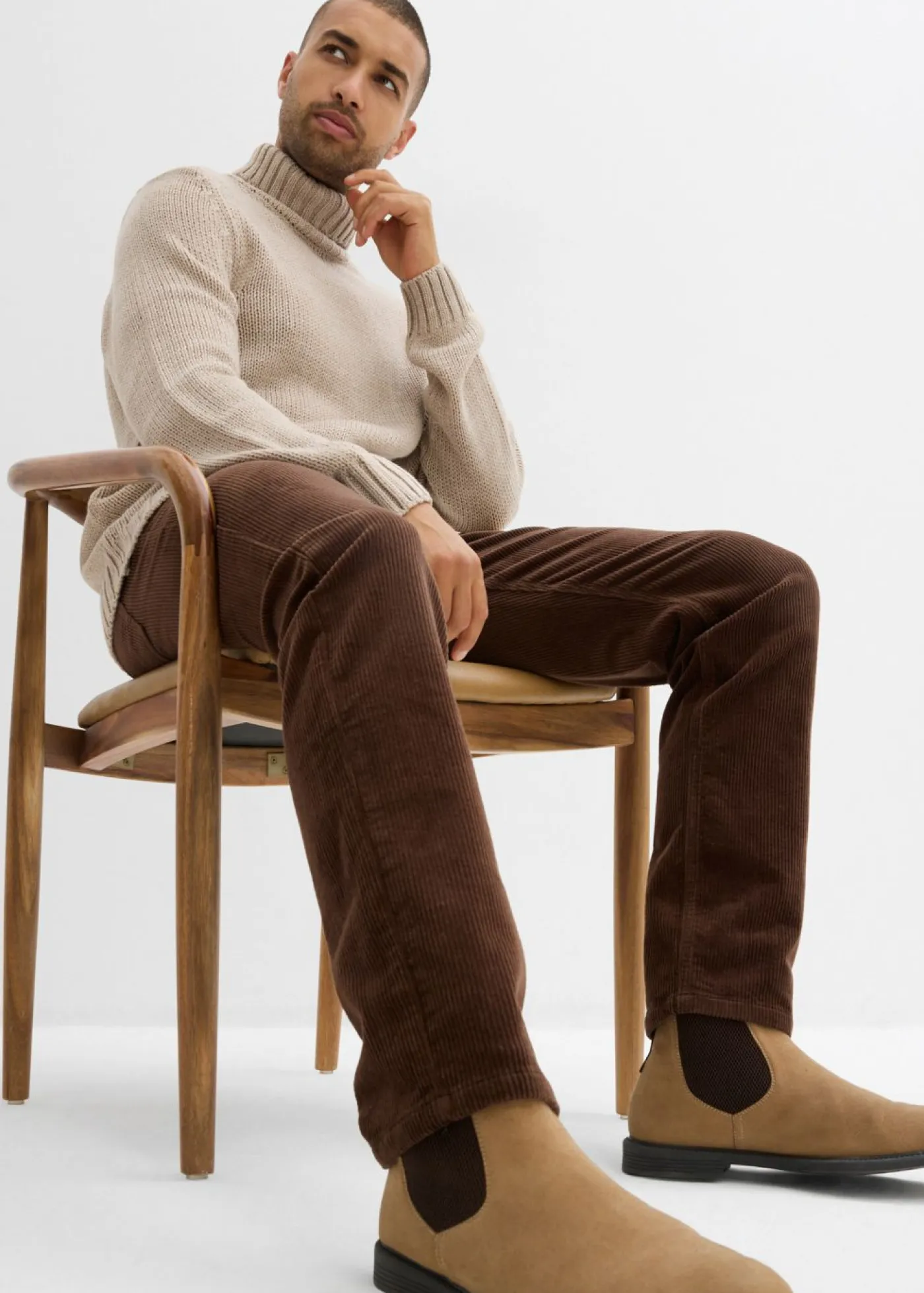 Hombre bonprix bonprix Pantalón de pana elástico, regular fit, de aspecto lavado, straight