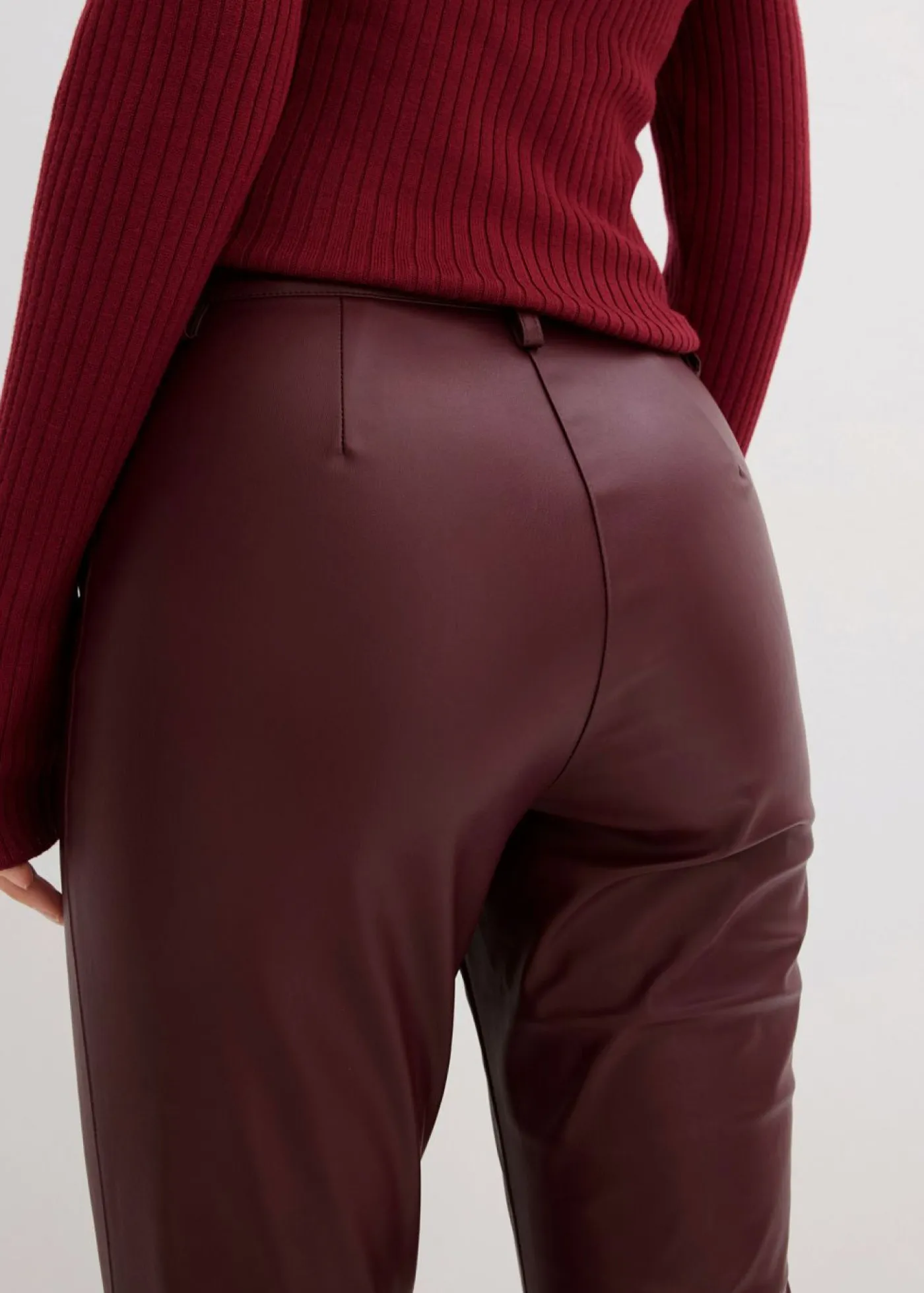 bonprix bonprix Pantalones>Pantalón de piel sintética mora oscuro