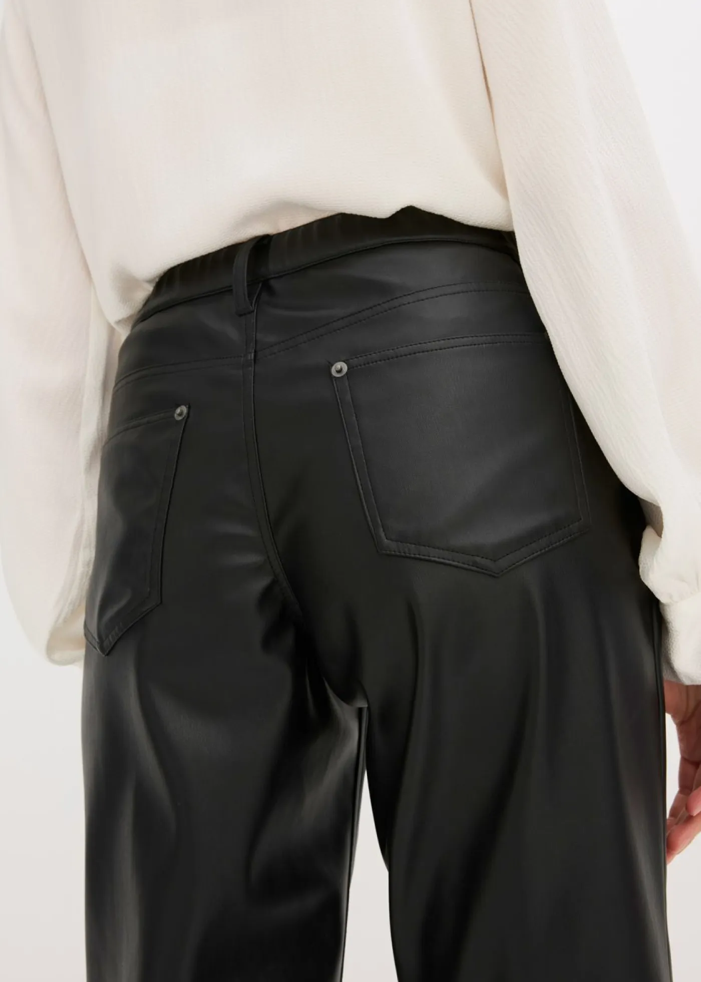 bonprix bonprix Pantalones>Pantalón de piel sintética con cintura cómoda Negro