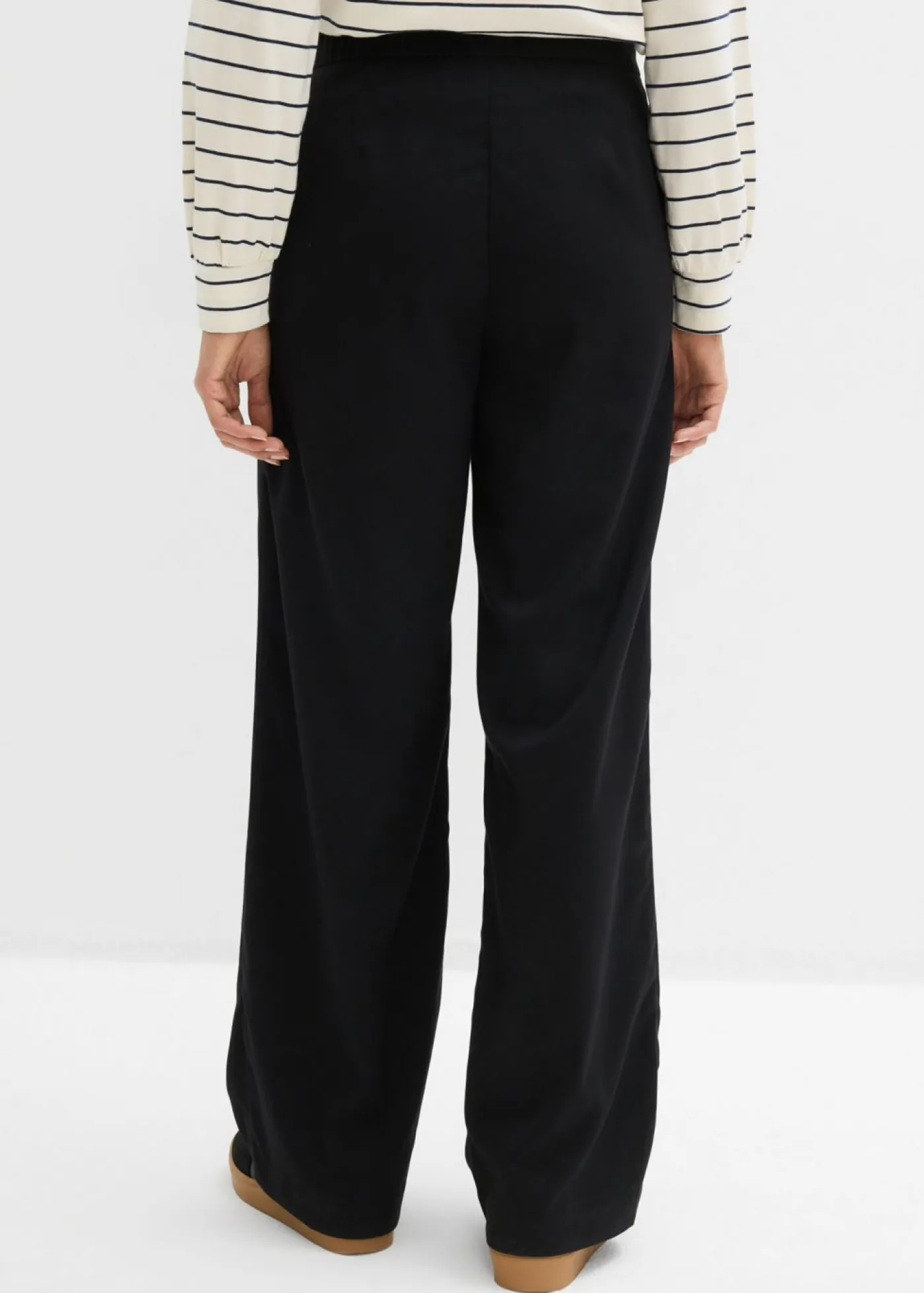 bonprix bonprix Pantalones>Pantalón de pinzas con viscosa Negro