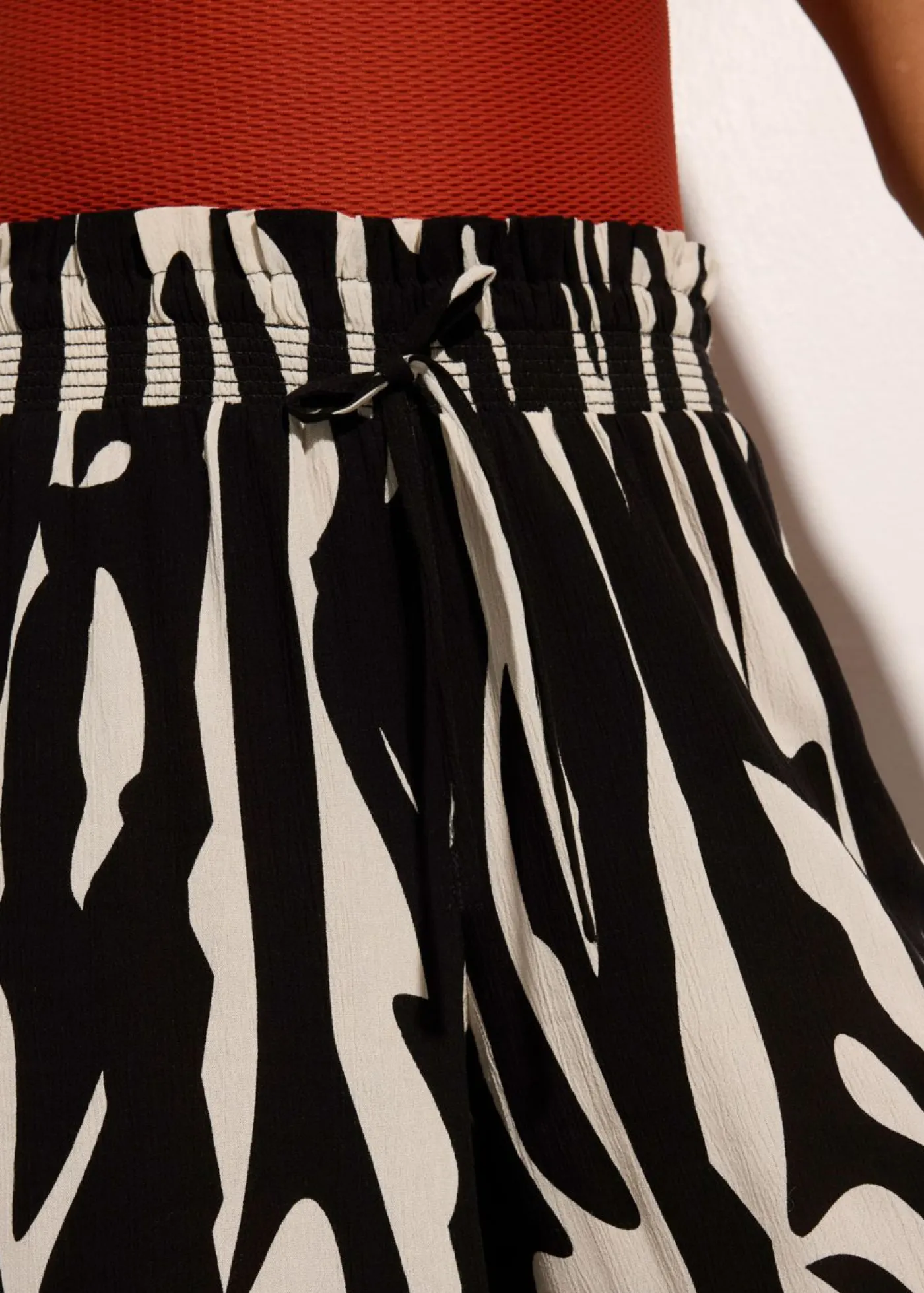 bonprix bonprix Ropa De Playa|Pantalones>Pantalón de playa de viscosa fluida Negro-beige