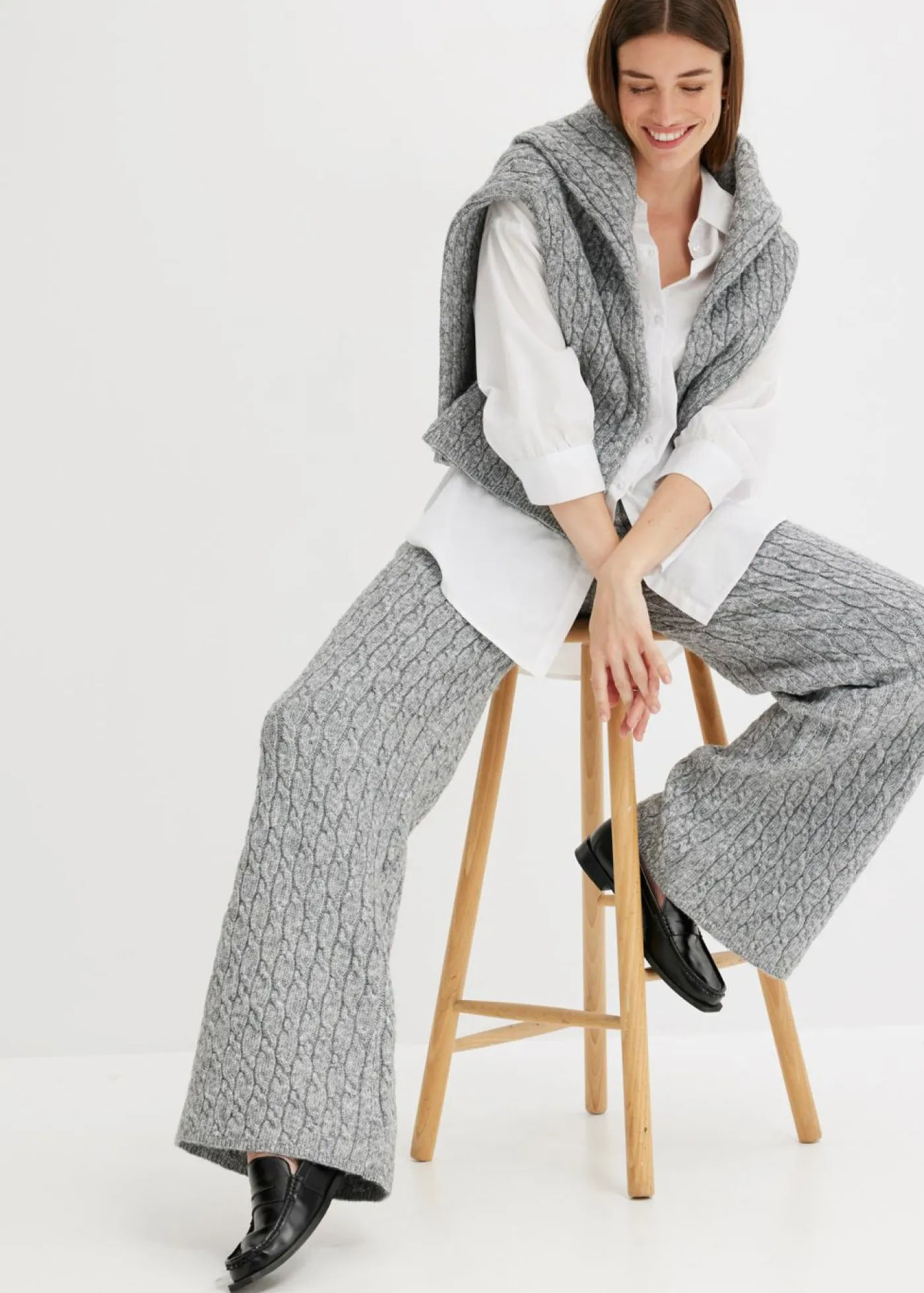 bonprix bonprix Pantalones>Pantalón de punto con patrón trenzado Gris jaspeado