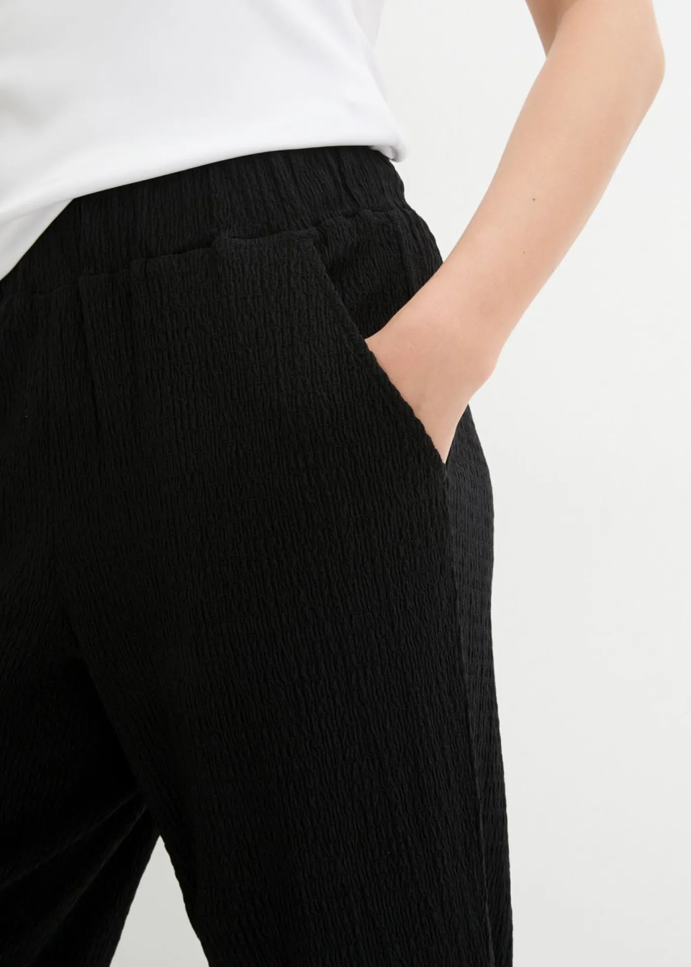 bonprix bonprix Pantalones>Pantalón de punto de material estructurado Negro