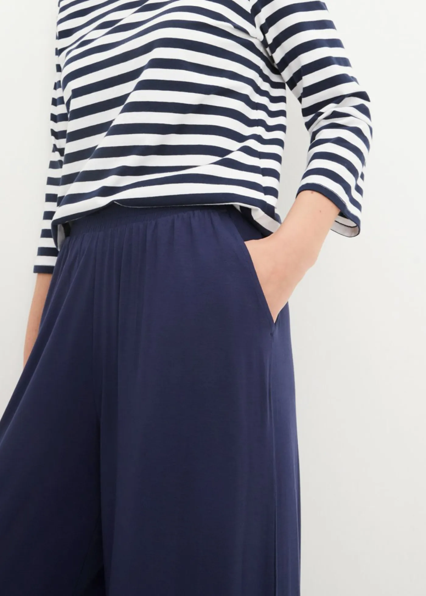 bonprix bonprix Pantalones|Novedades>Pantalón de punto de mezcla de viscosa fluida, largo 7/8 Azul marino