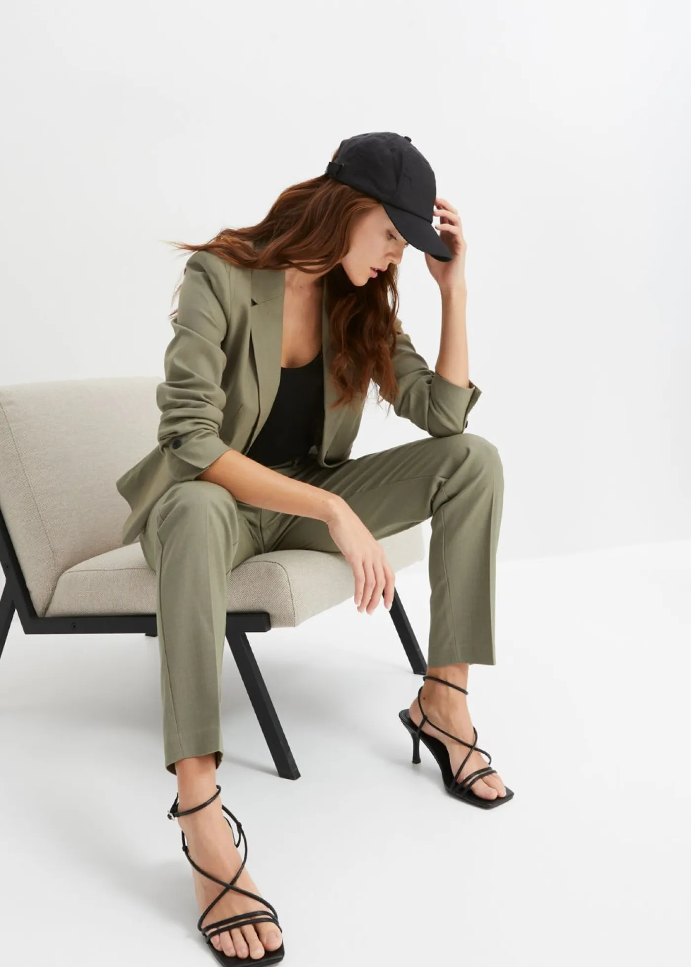 bonprix bonprix Pantalones>Pantalón de traje con pinzas Verde oliva