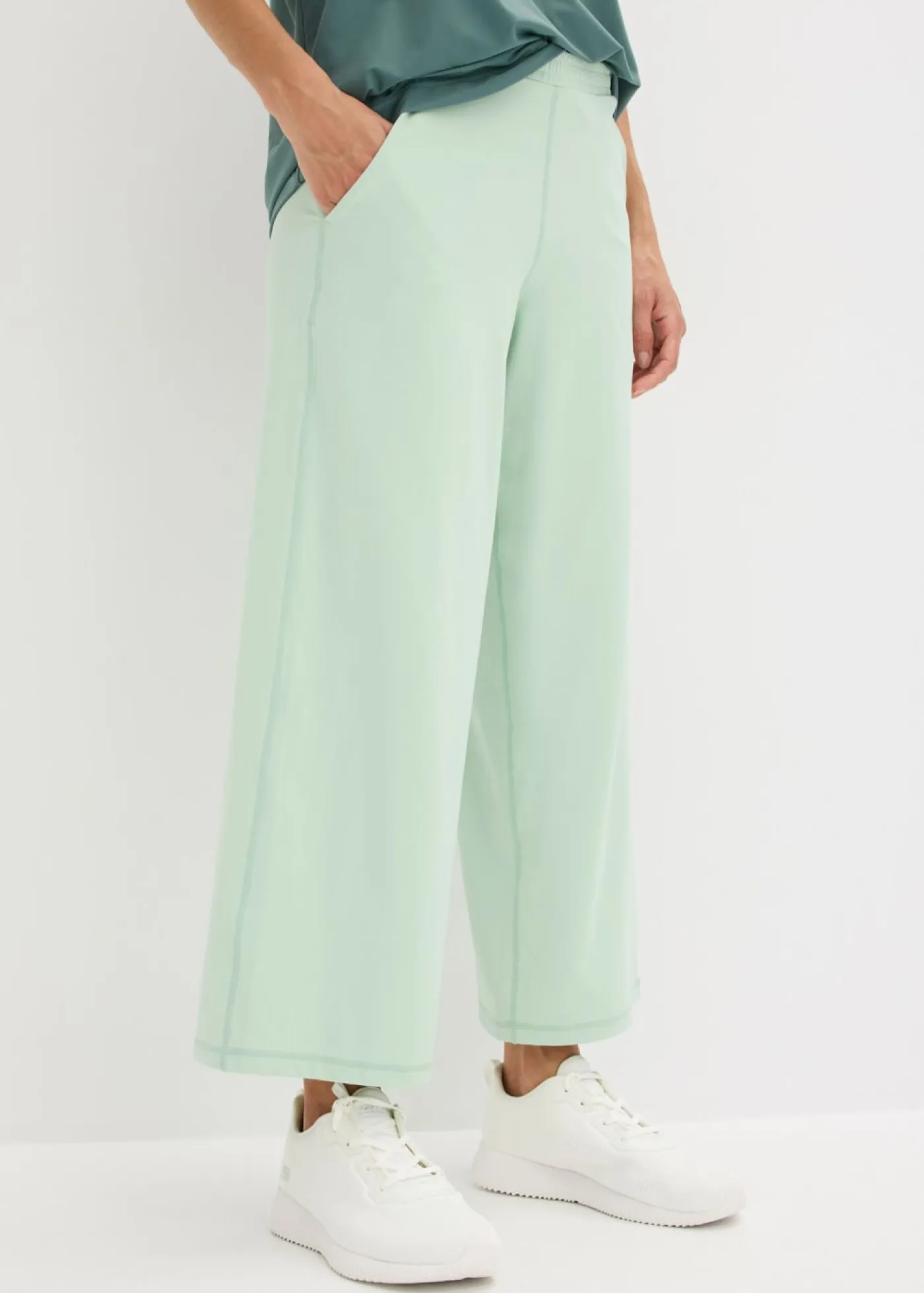 bonprix bonprix Ropa Deportiva|Pantalones>Pantalón deportivo con pernera ancha y material de secado rápido Verde pastel