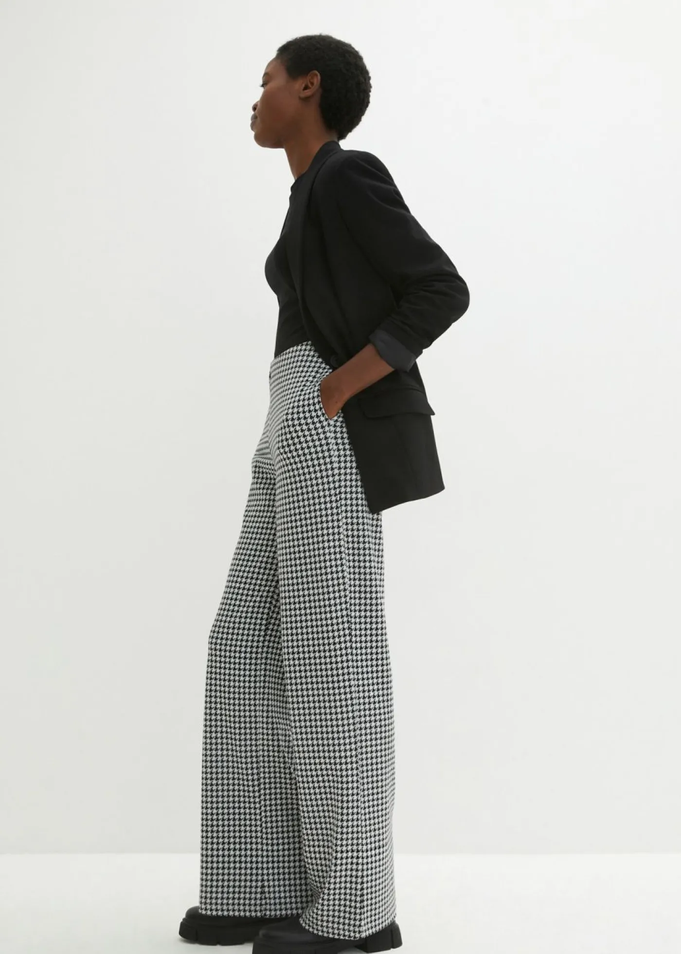 bonprix bonprix Pantalones>Pantalón elástico con pata de gallo, pernera ancha Negro-blanco de cuadros