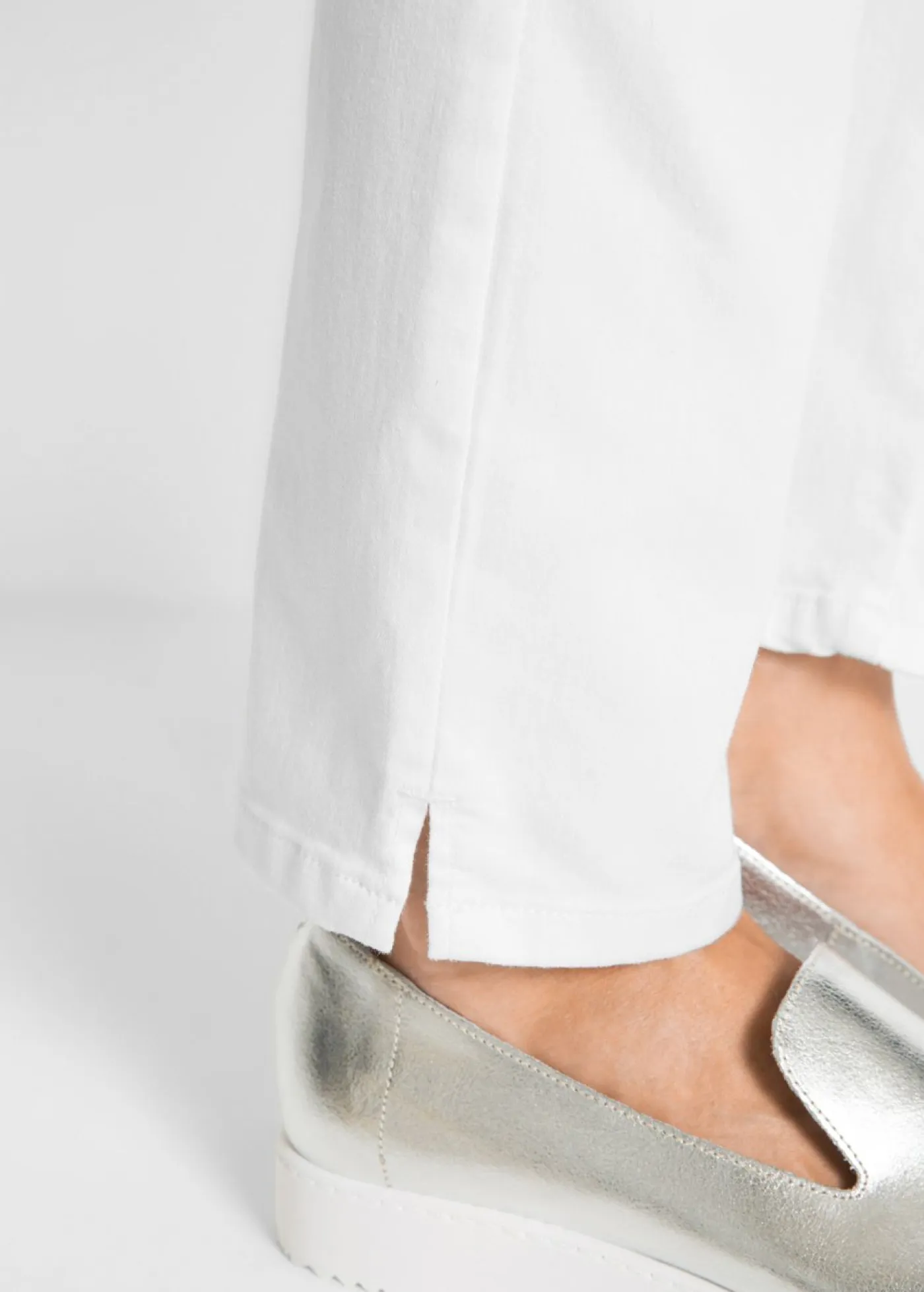 bonprix bonprix Pantalones>Pantalón elástico con perneras rectas, mid waist Blanco