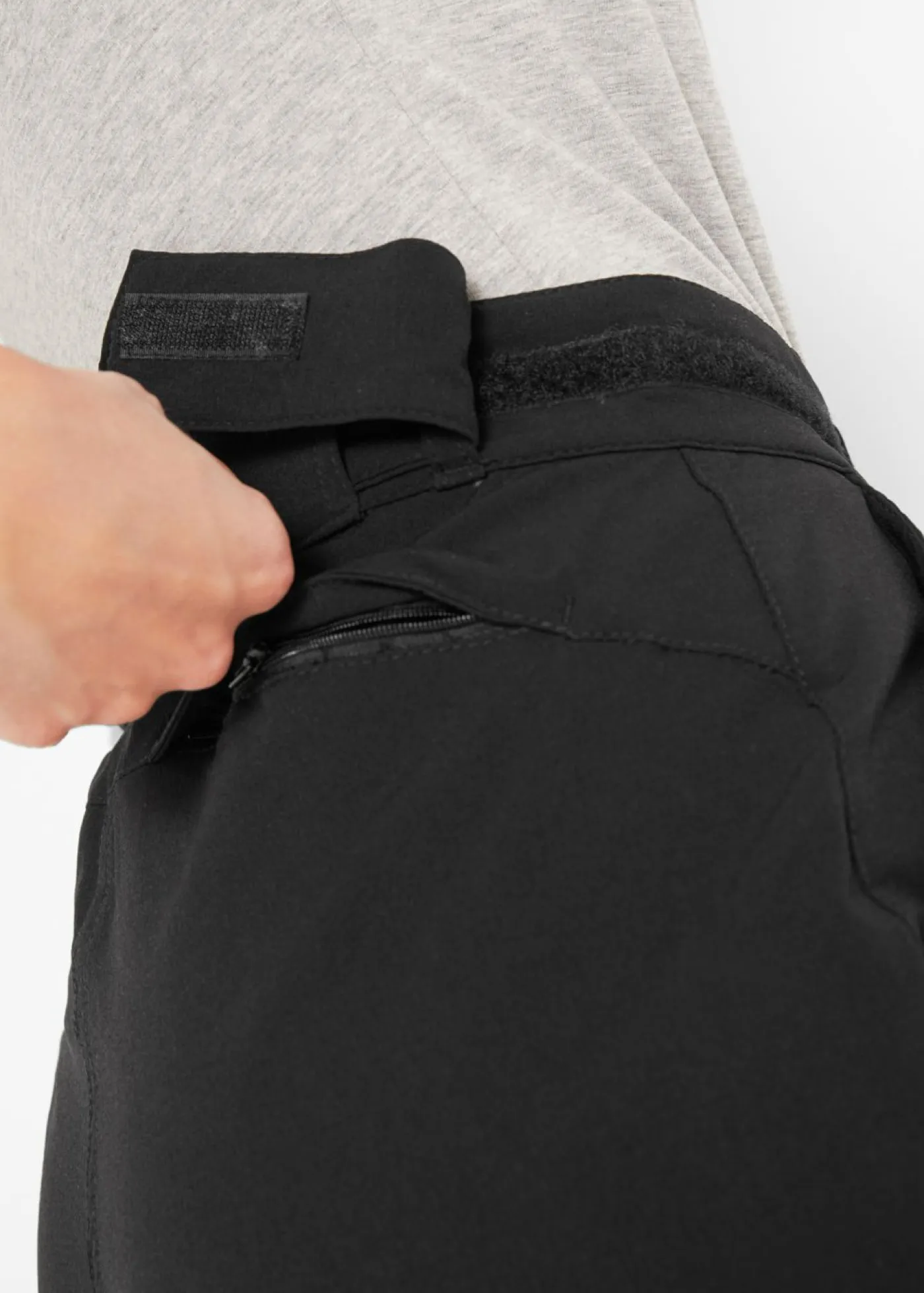 bonprix bonprix Ropa Para El Aire Libre|Ropa Deportiva>Pantalón elástico e impermeable de softshell con bolsillos Negro