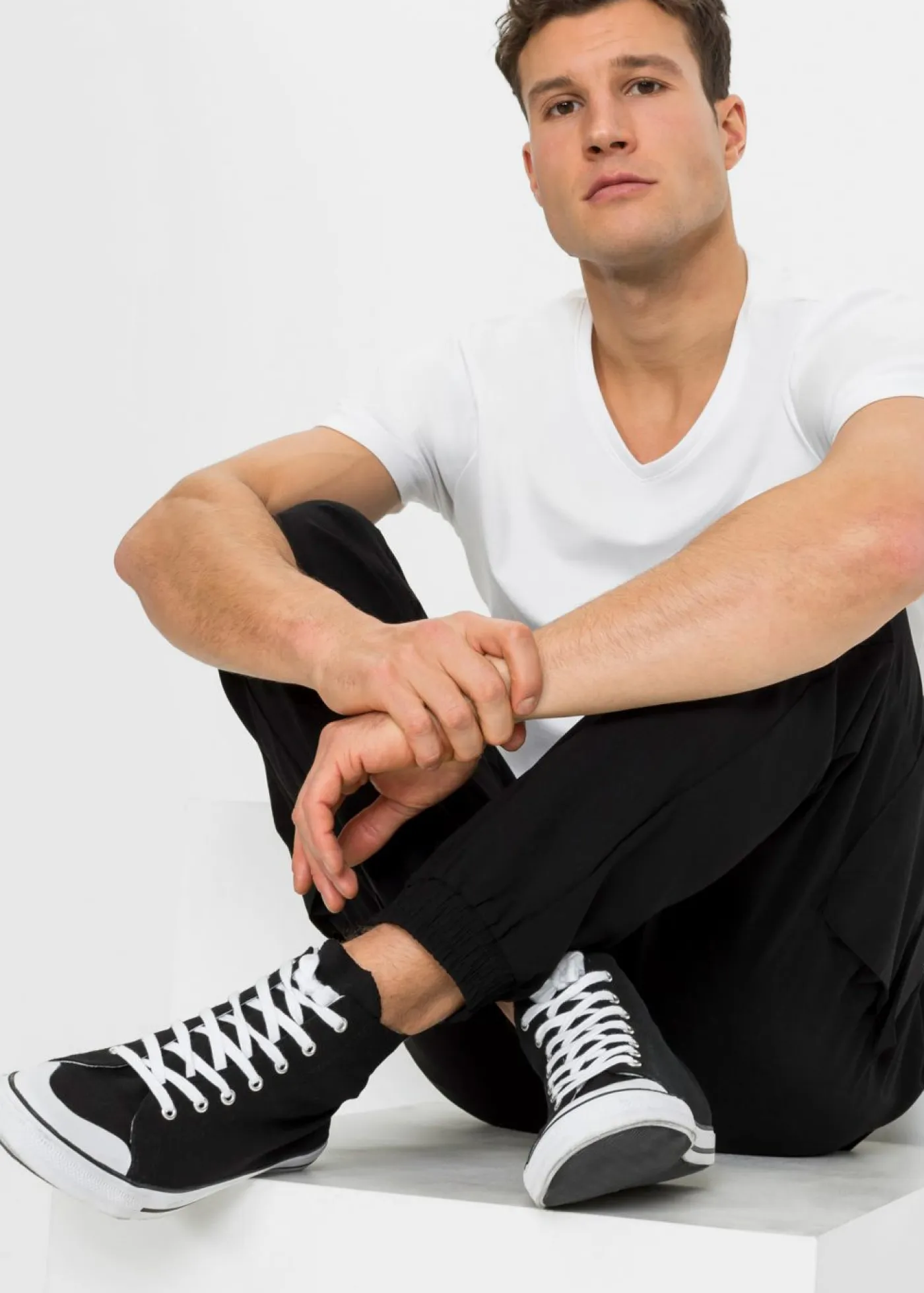 Hombre bonprix bonprix Pantalón elástico sin cierre con bolsillos tipo cargo y corte holgado