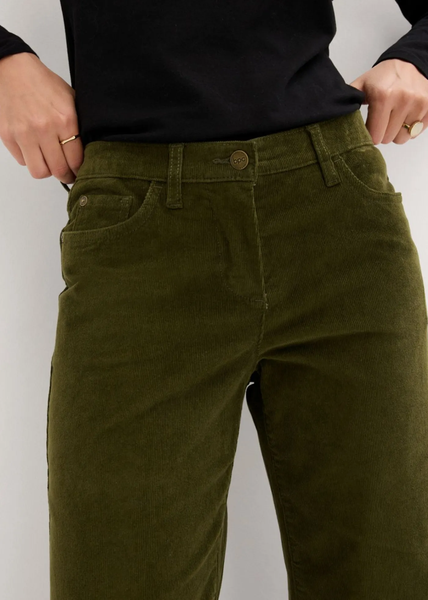 bonprix bonprix Pantalones>Pantalón estilo Marlene de pana Verde oliva oscuro