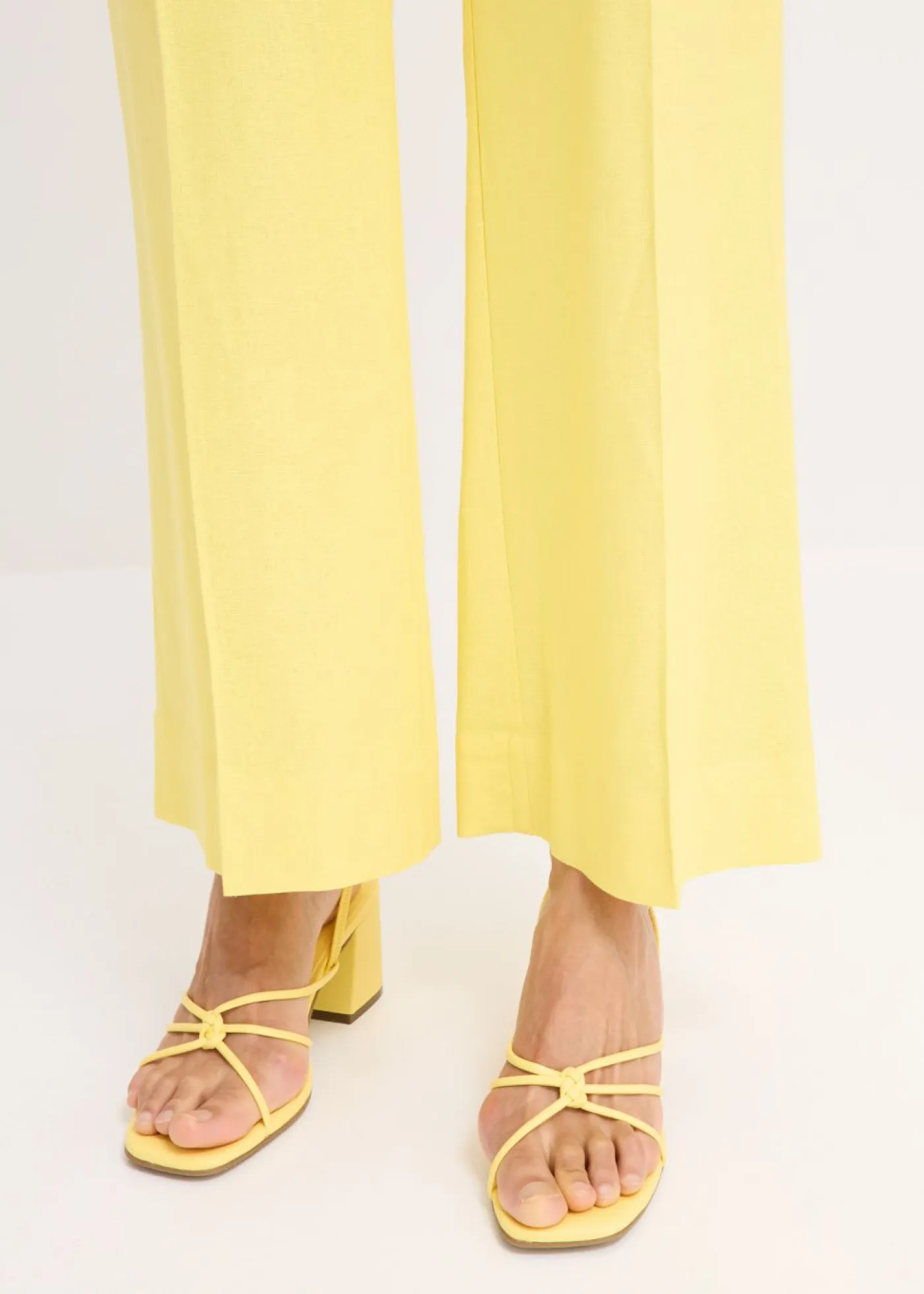 bonprix bonprix Pantalones>Pantalón palazzo de mezcla de lino Amarillo suave