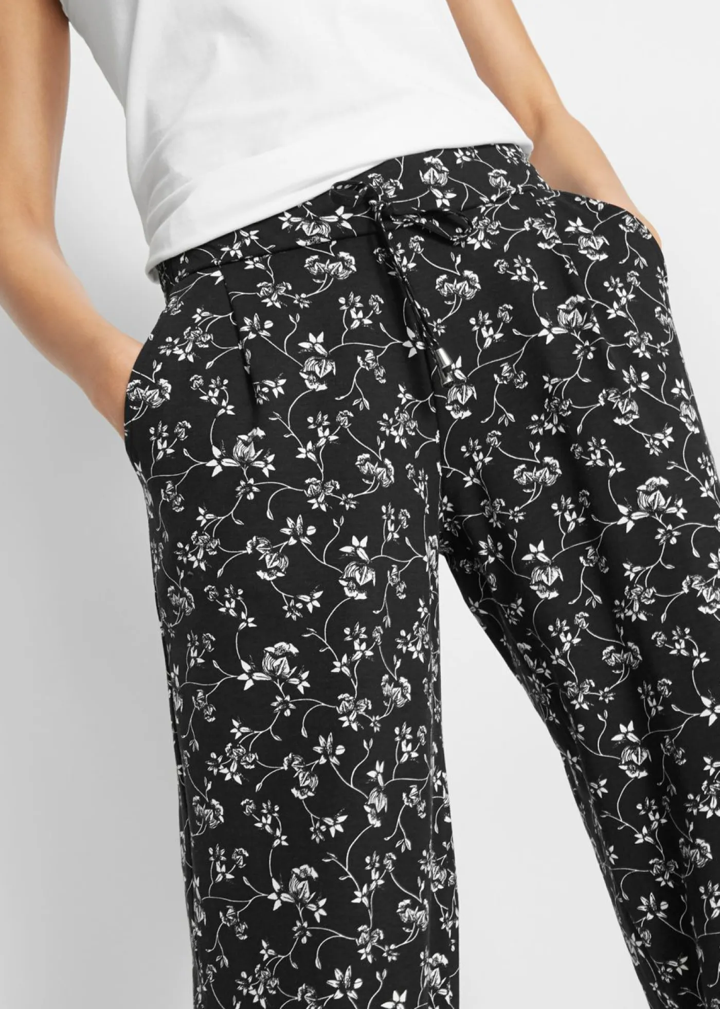 bonprix bonprix Pantalones>Pantalón palazzo de mezcla de viscosa Negro de flores
