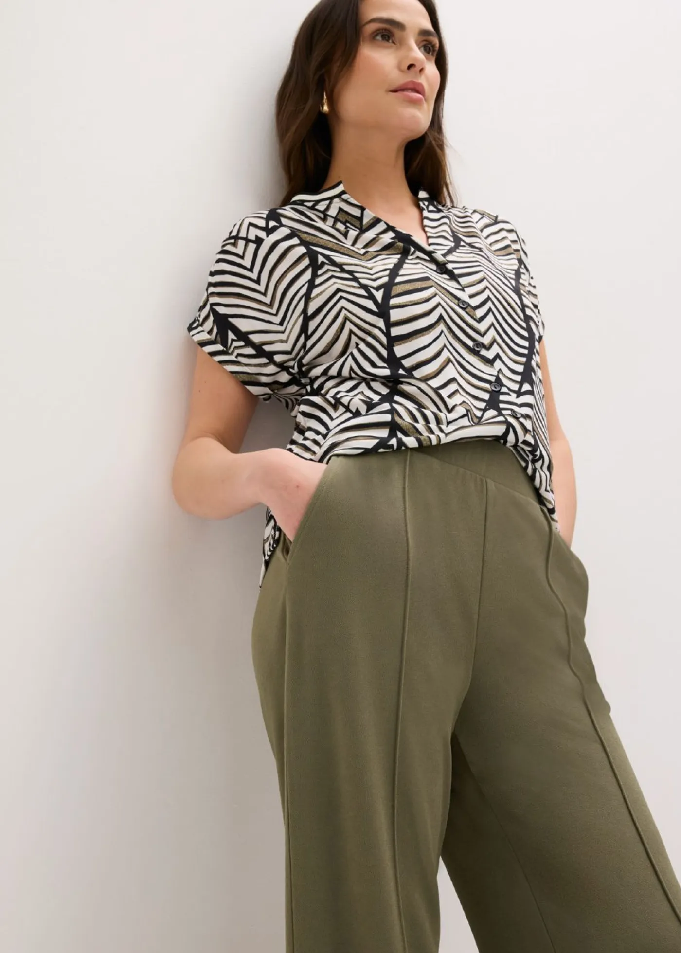 bonprix bonprix Pantalones|Novedades>Pantalón sin cierre de tejido interlock resistente Verde oliva