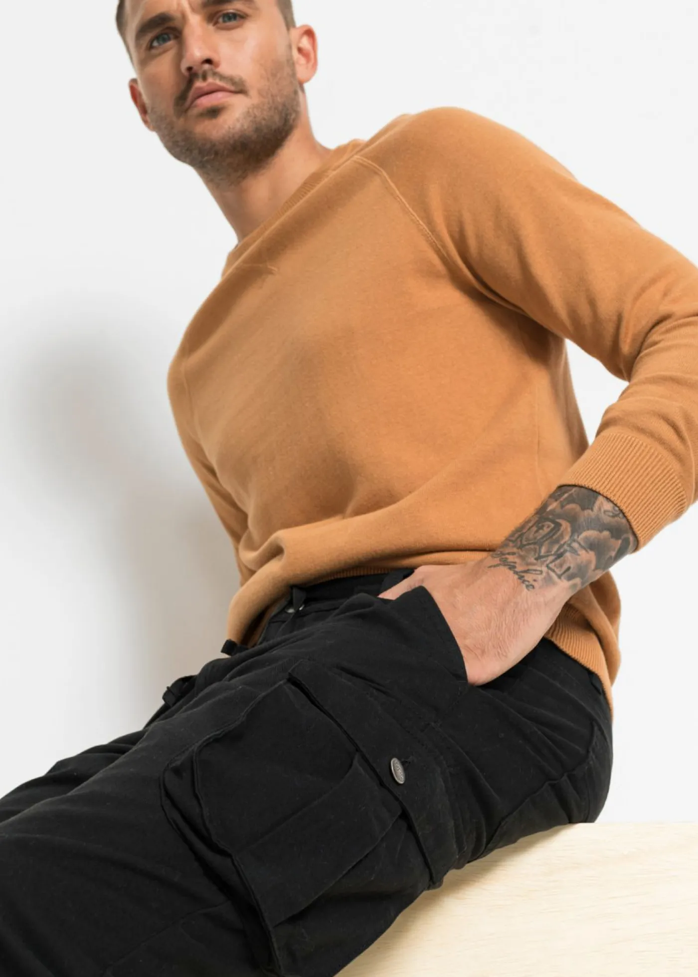 Hombre bonprix bonprix Pantalón tipo cargo con corte regular, diseño recto y cinturilla elástica