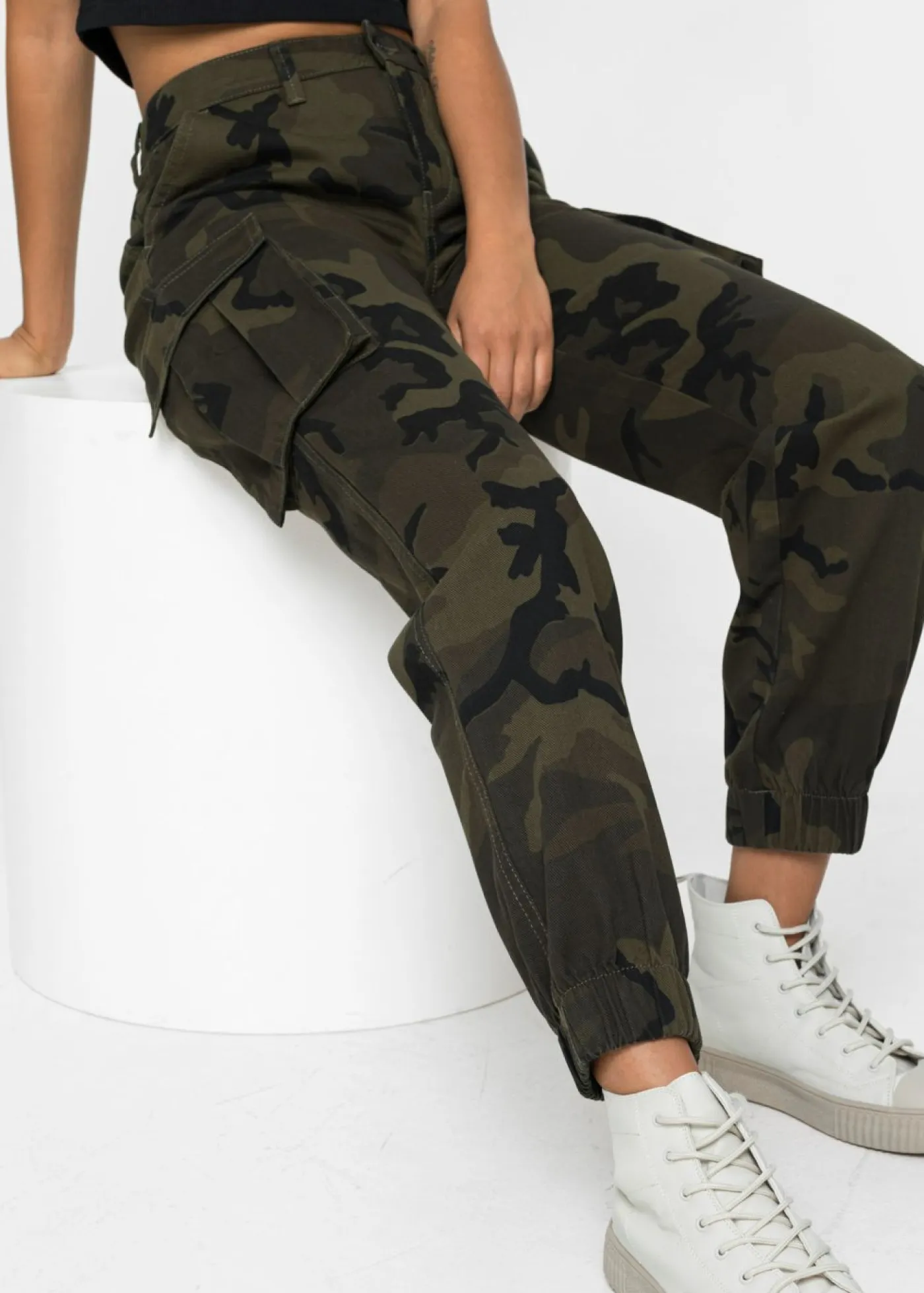 bonprix bonprix Pantalones>Pantalón tipo cargo de algodón puro Verde oliva oscuro estampado