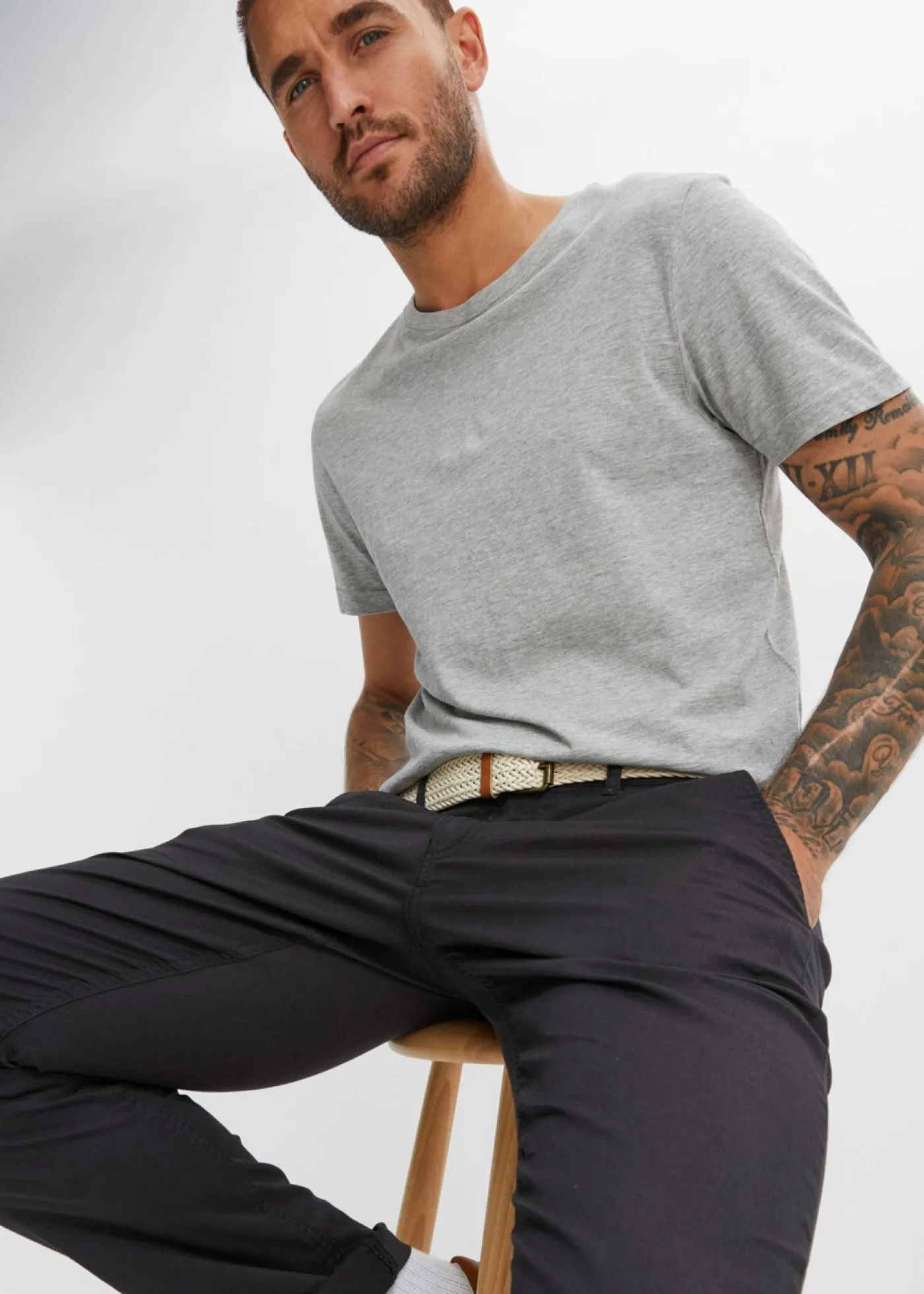 bonprix bonprix Básicos En Rebajas|Pantalones>Pantalón tipo chino con corte regular, cinturilla elástica, cinturón y forma recta Negro