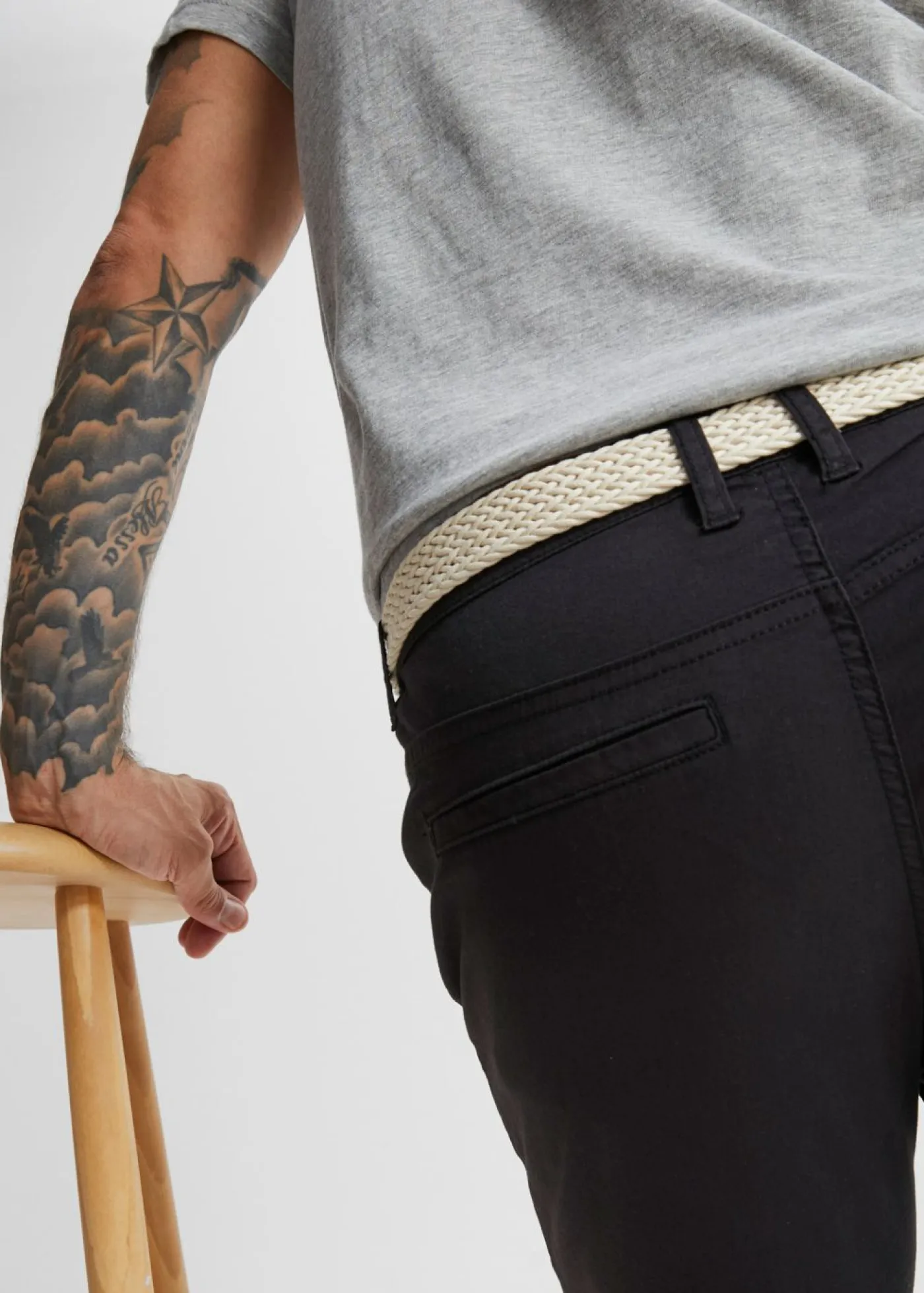 bonprix bonprix Básicos En Rebajas|Pantalones>Pantalón tipo chino con corte regular, cinturilla elástica, cinturón y forma recta Negro