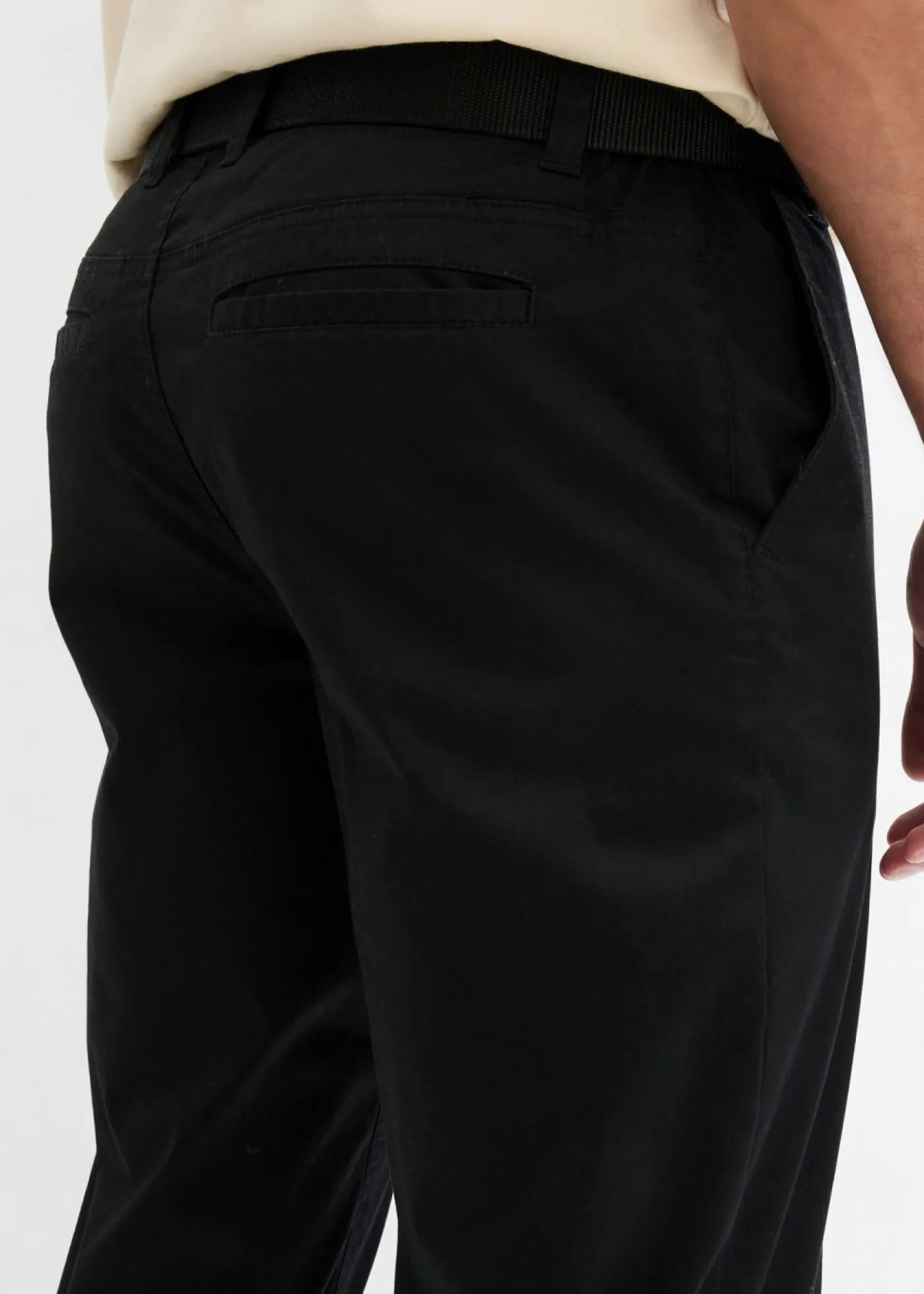 Hombre bonprix bonprix Pantalón tipo chino con corte regular, cinturilla elástica, cinturón y forma recta
