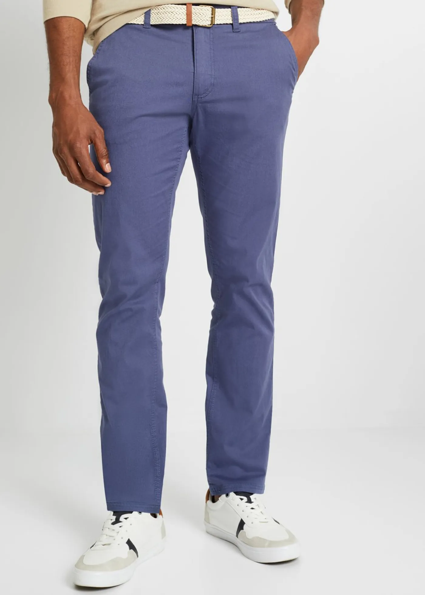 Hombre bonprix bonprix Pantalón tipo chino con corte regular, cinturilla elástica, cinturón y forma recta
