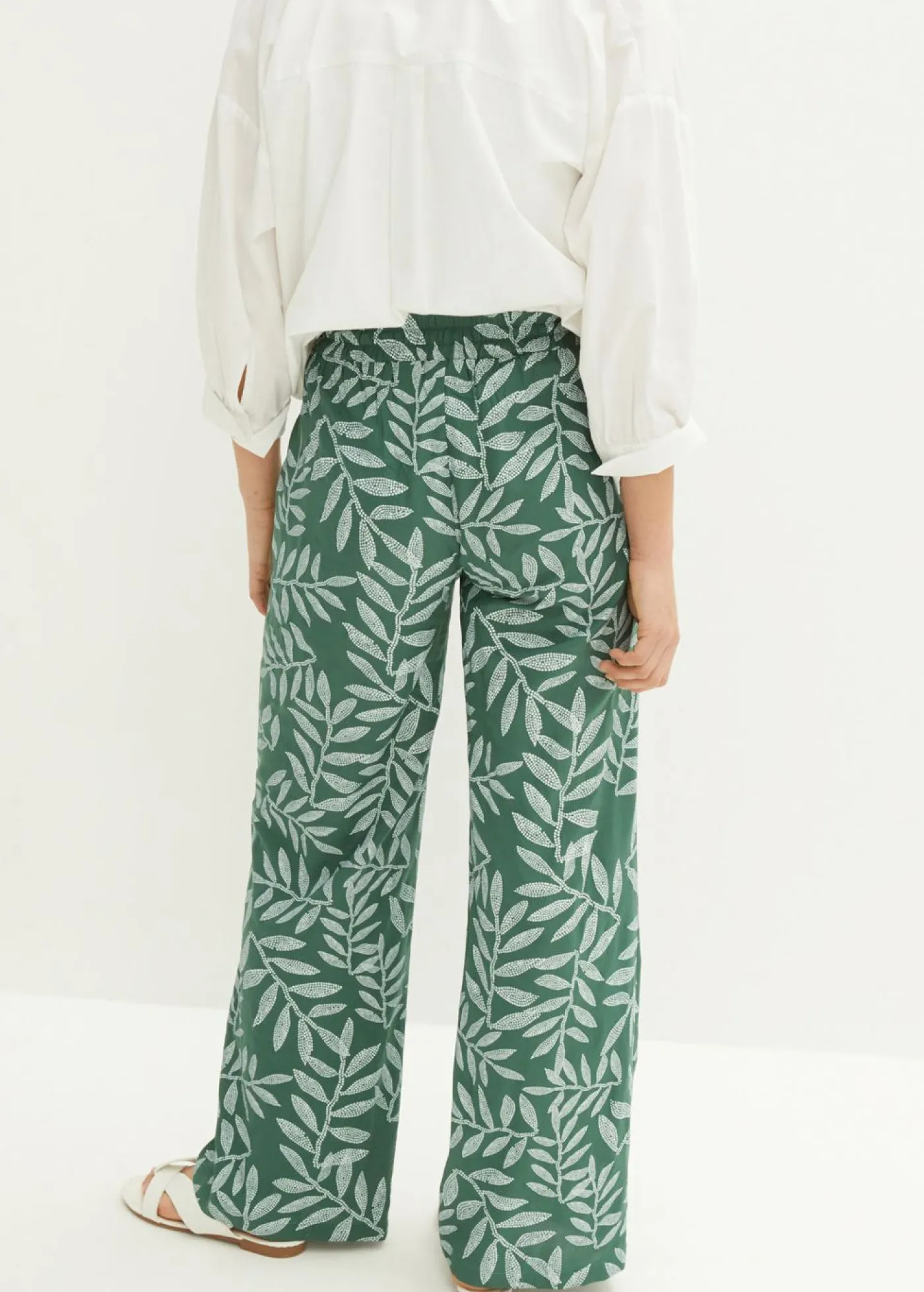 bonprix bonprix Pantalones>Pantalón tipo palazzo de viscosa sostenible con estampado Verde oscuro-blanco estampado