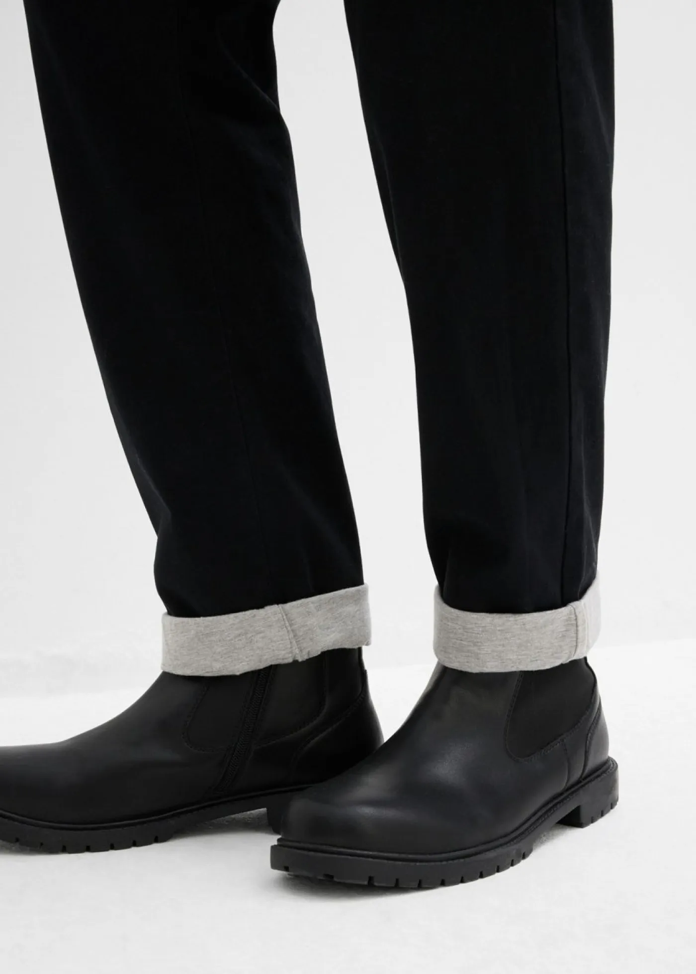 Hombre bonprix bonprix Pantalón térmico con corte relajado y diseño tapered