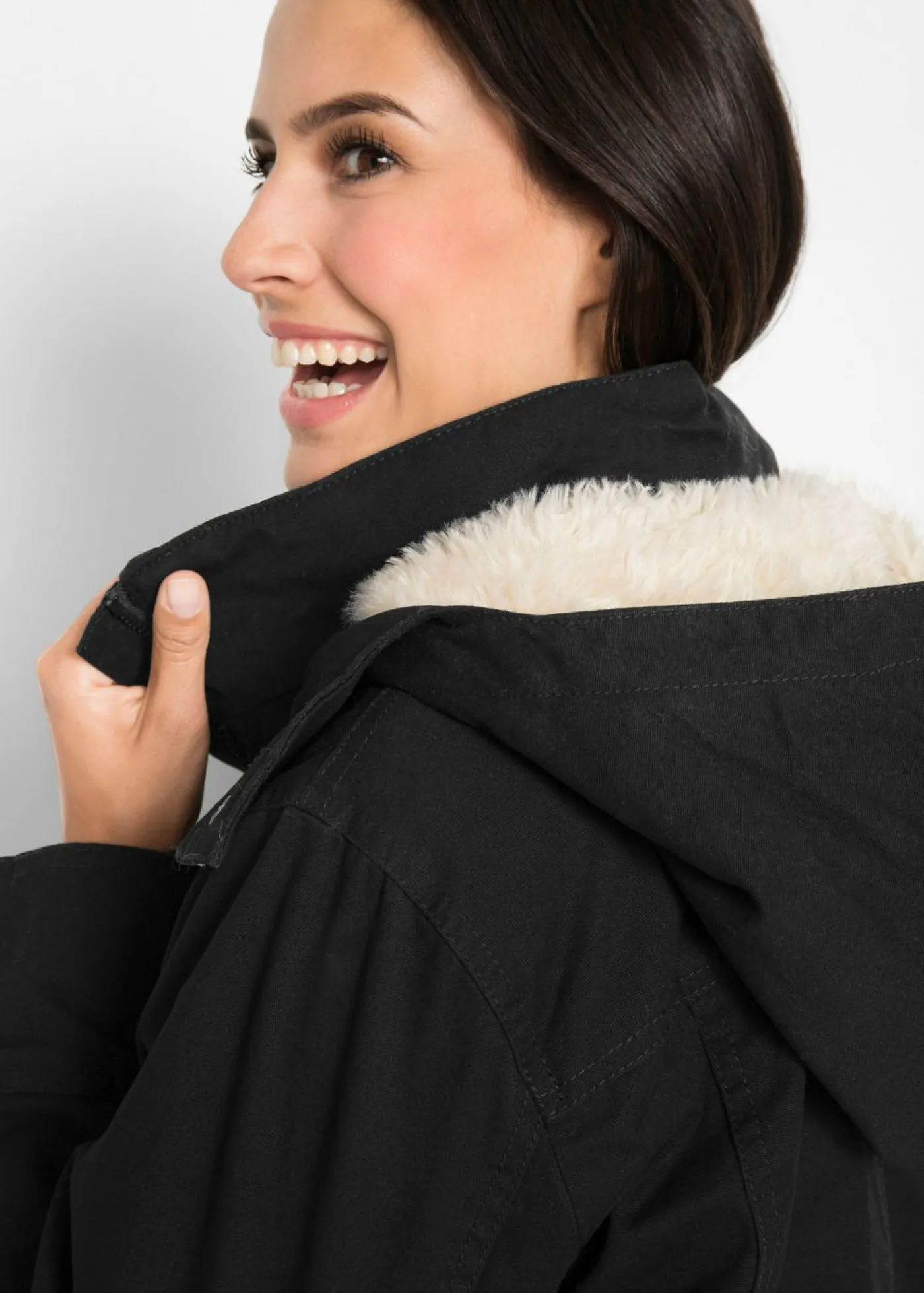 bonprix bonprix Chaquetas Y Abrigos>Parka con capucha forrada de tejido polar Negro