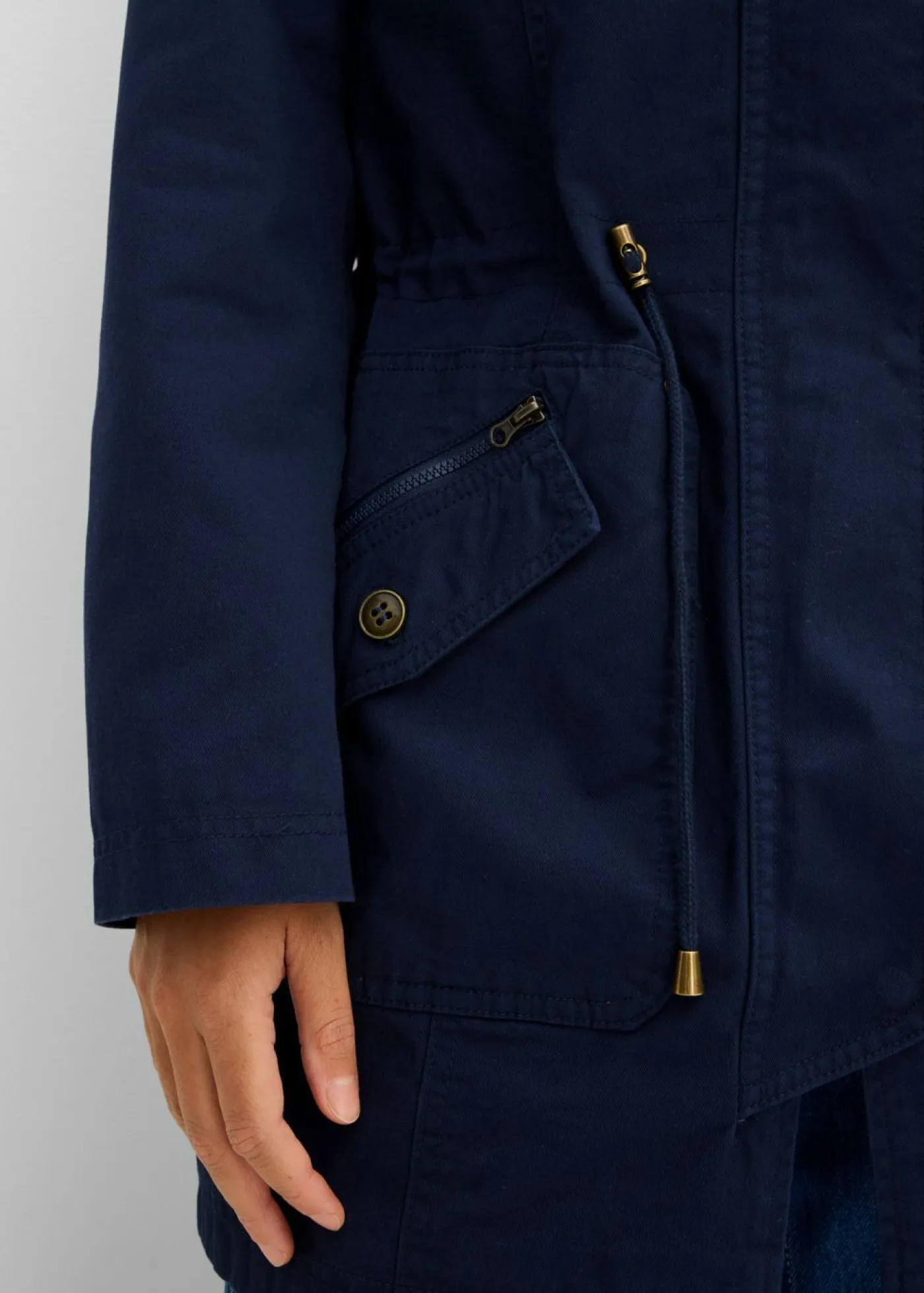 bonprix bonprix Chaquetas Y Abrigos>Parka corta de algodón con cuello alto, entallada Azul marino