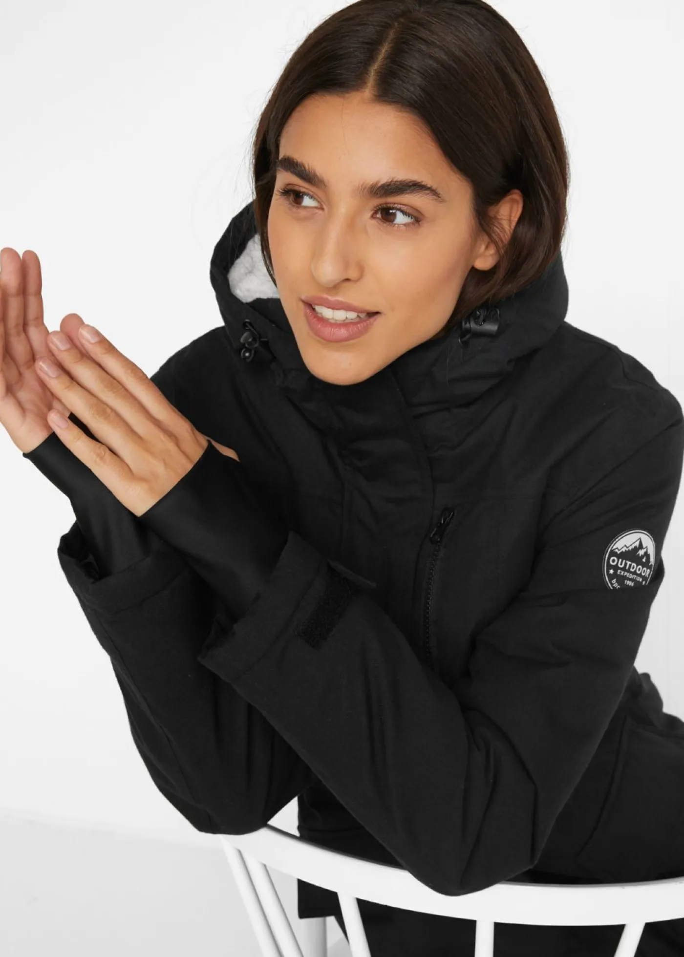 bonprix bonprix Chaquetas Y Abrigos>Parka funcional impermeable con forro de peluche en la capucha Negro