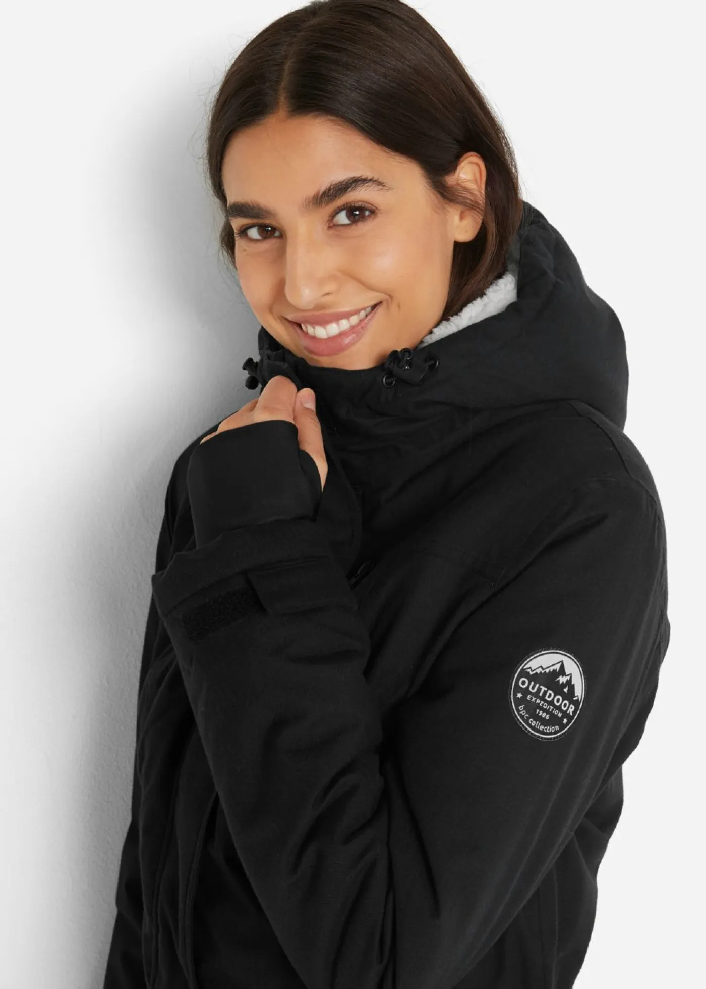 bonprix bonprix Chaquetas Y Abrigos>Parka funcional impermeable con forro de peluche en la capucha Negro