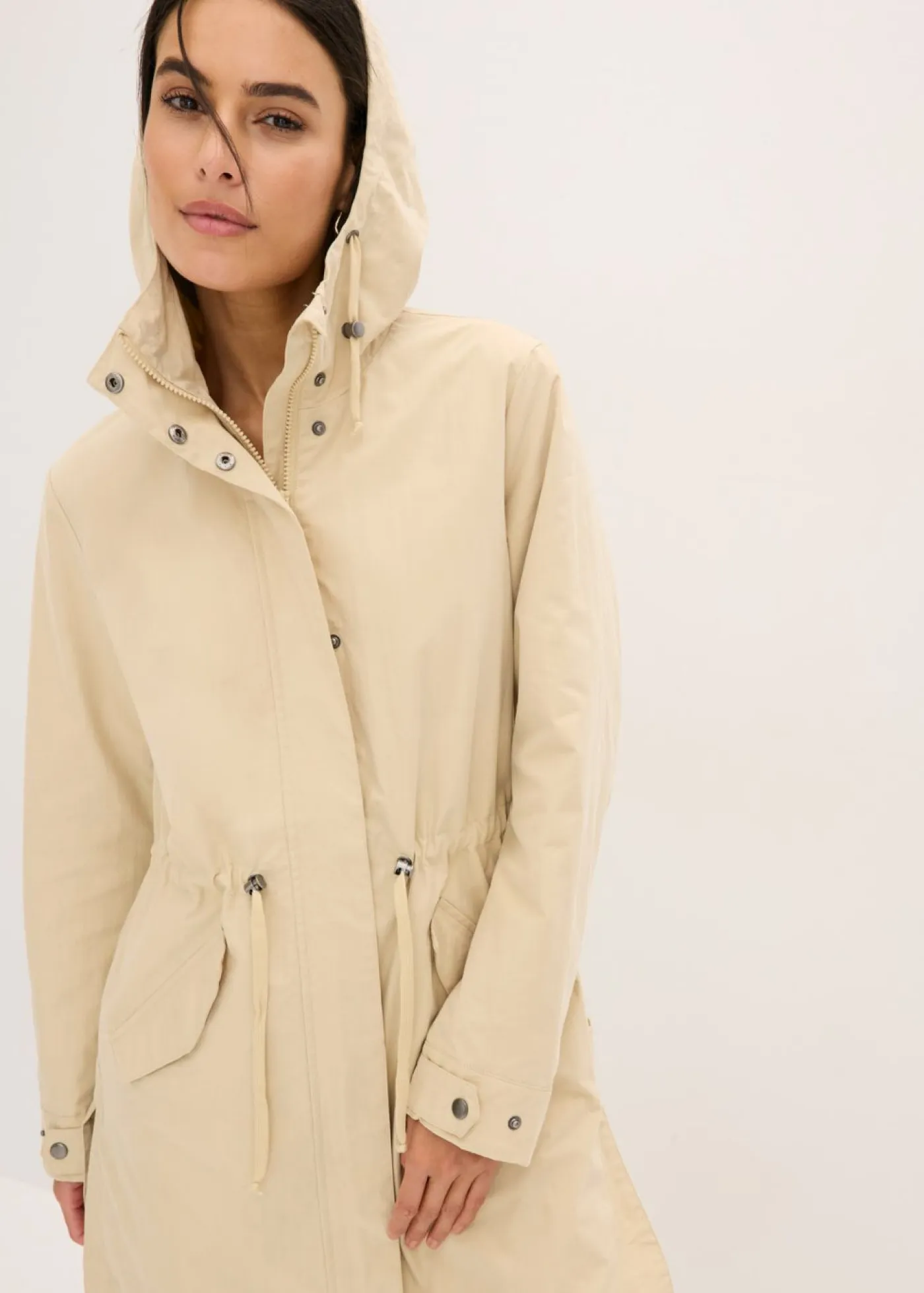 bonprix bonprix Chaquetas Y Abrigos>Parka larga con capucha Beige