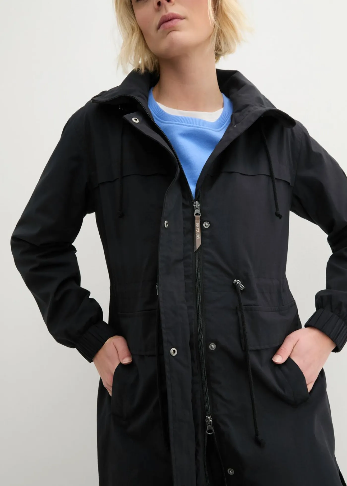 bonprix bonprix Chaquetas Y Abrigos>Parka tipo gabardina con bolsillos grandes Negro
