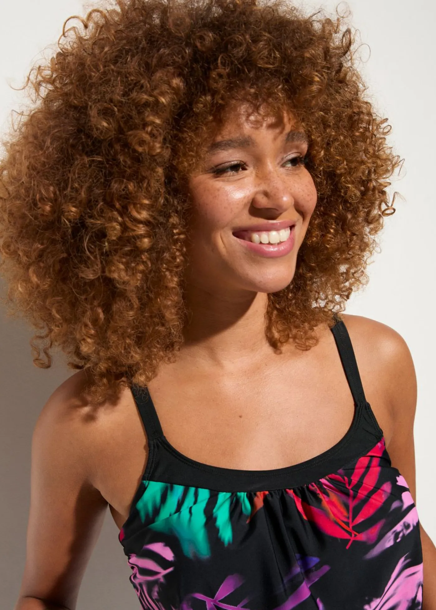 bonprix bonprix Conjuntos De Traje De Baño|Tankinis>Parte superior del tankini negro/naranja rojo/rojo granate/turquesa/violeta