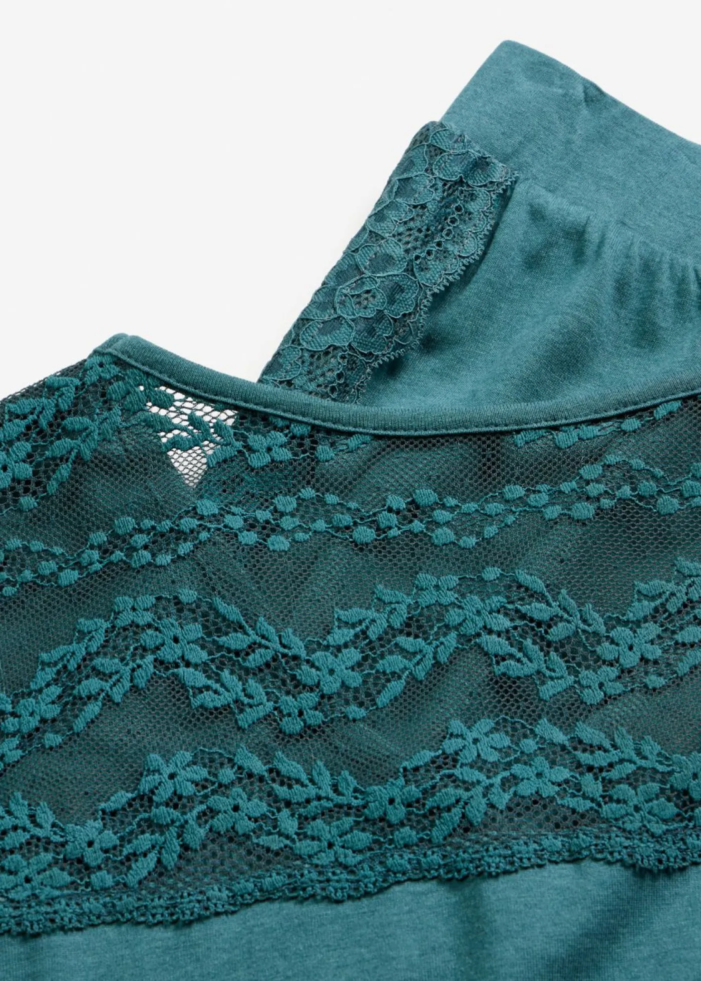 bonprix bonprix Temática·Lencería De Primavera|Ropa Para Dormir>Pijama con viscosa y encaje verde pimiento