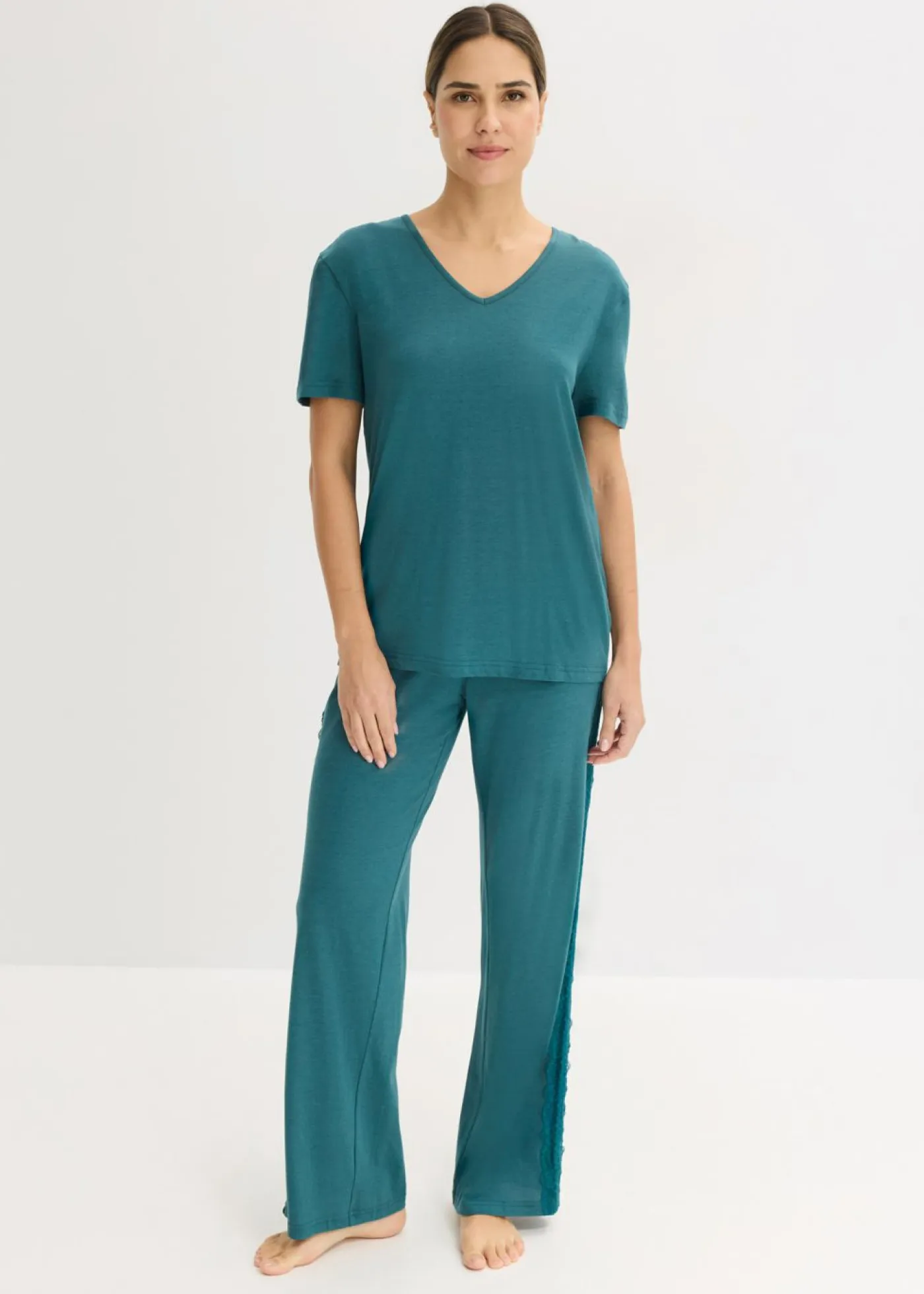 bonprix bonprix Temática·Lencería De Primavera|Ropa Para Dormir>Pijama con viscosa y encaje verde pimiento