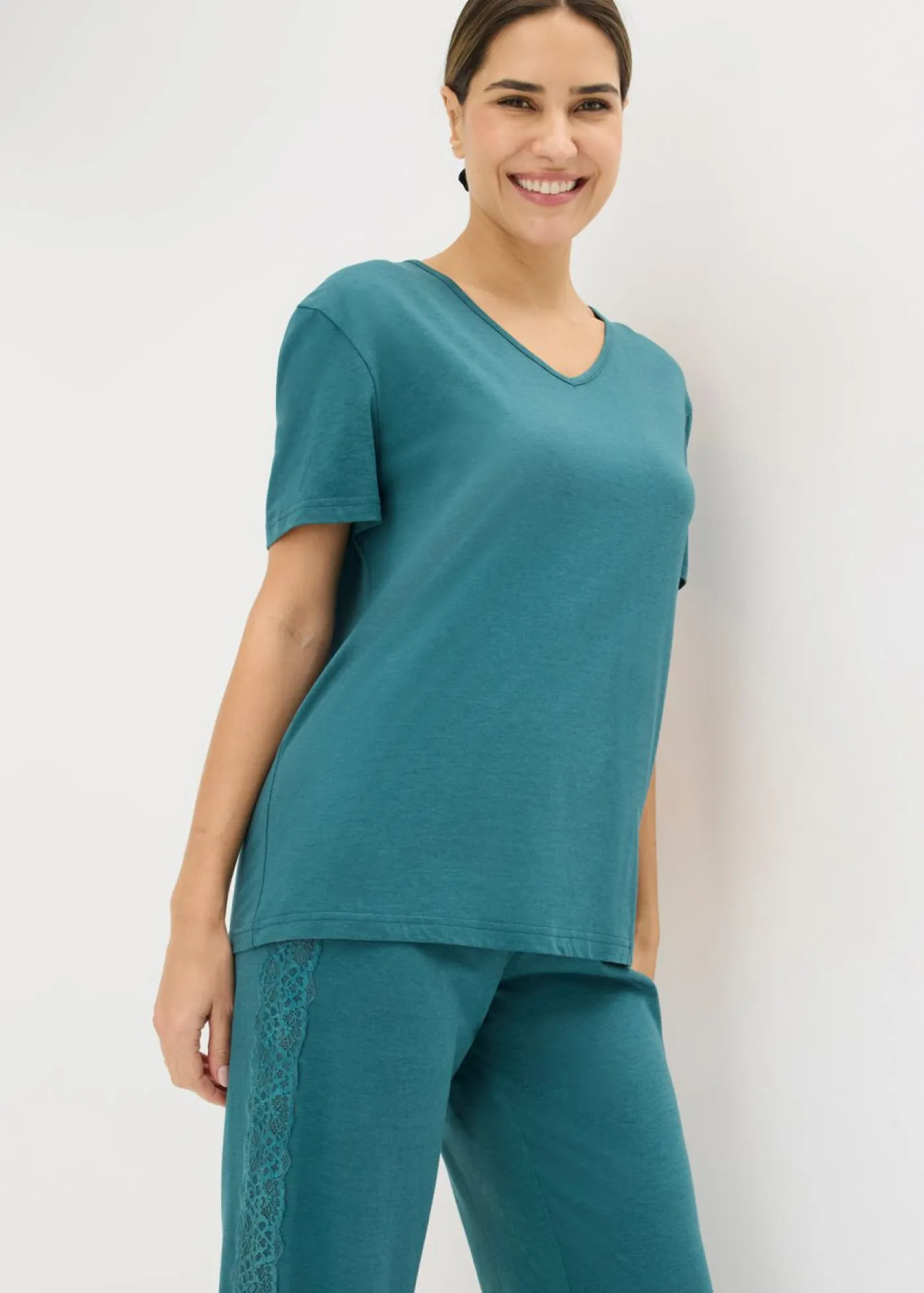 bonprix bonprix Temática·Lencería De Primavera|Ropa Para Dormir>Pijama con viscosa y encaje verde pimiento