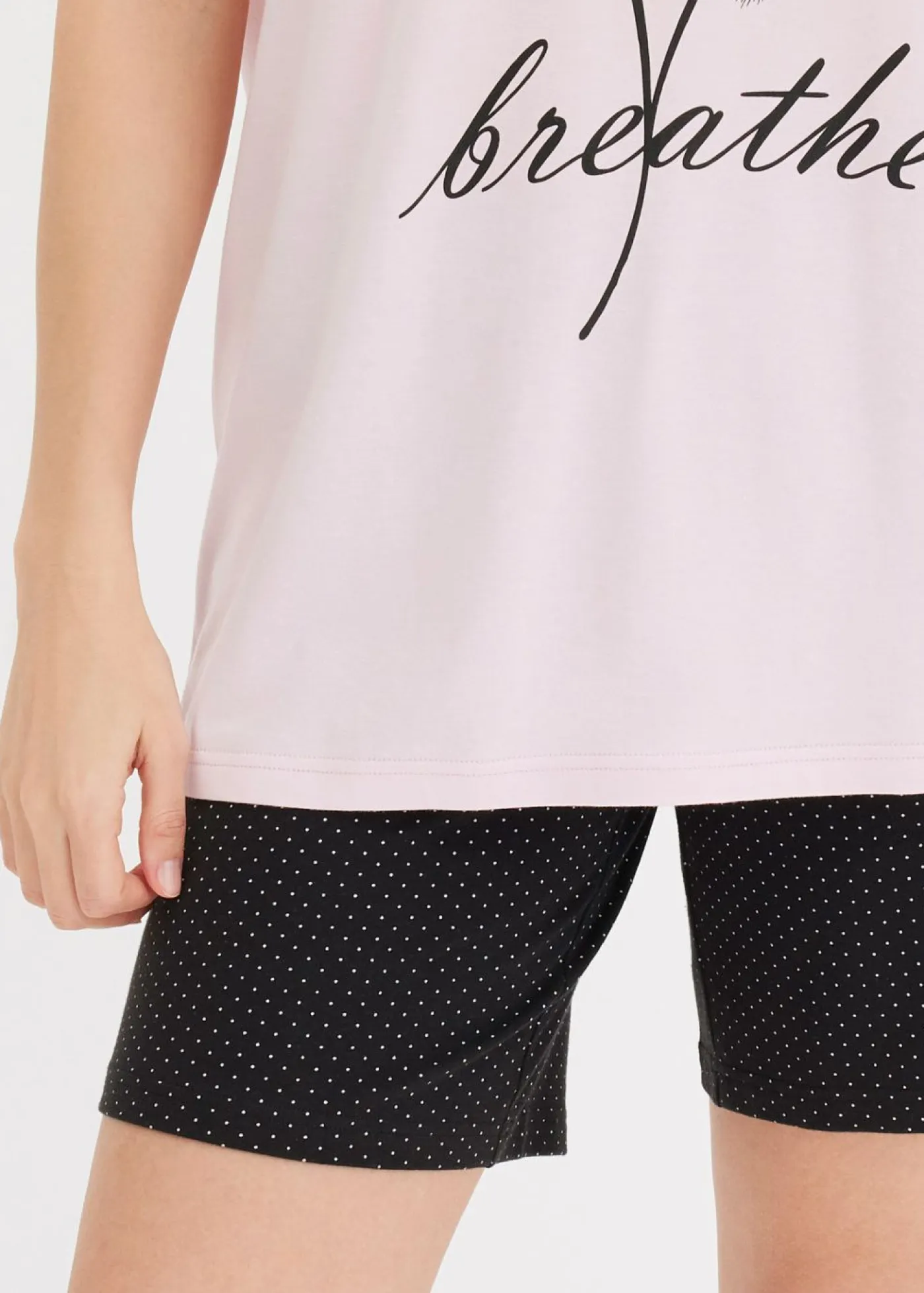 bonprix bonprix Ropa Para Dormir>Pijama corto con pantalón ciclista lila empolvado-negro topos