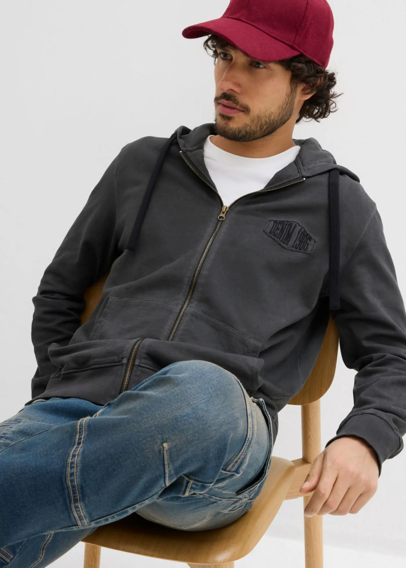 bonprix bonprix Chándals>Sudadera con capucha con efecto desgastado Negro desgastado