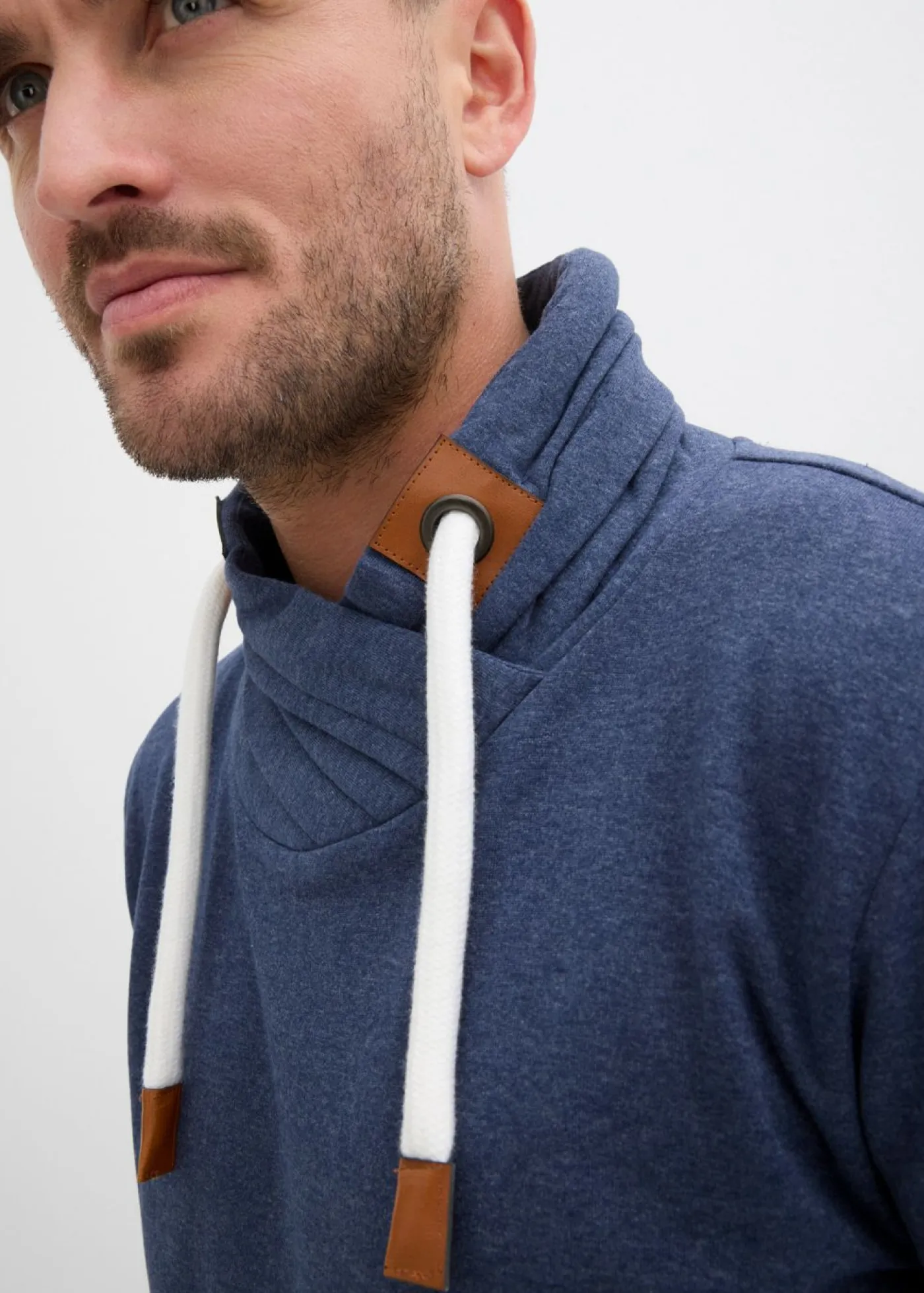 bonprix bonprix Chándals>Sudadera con cuello tipo pañuelo con detalles de piel sintética Azul marino jaspeado