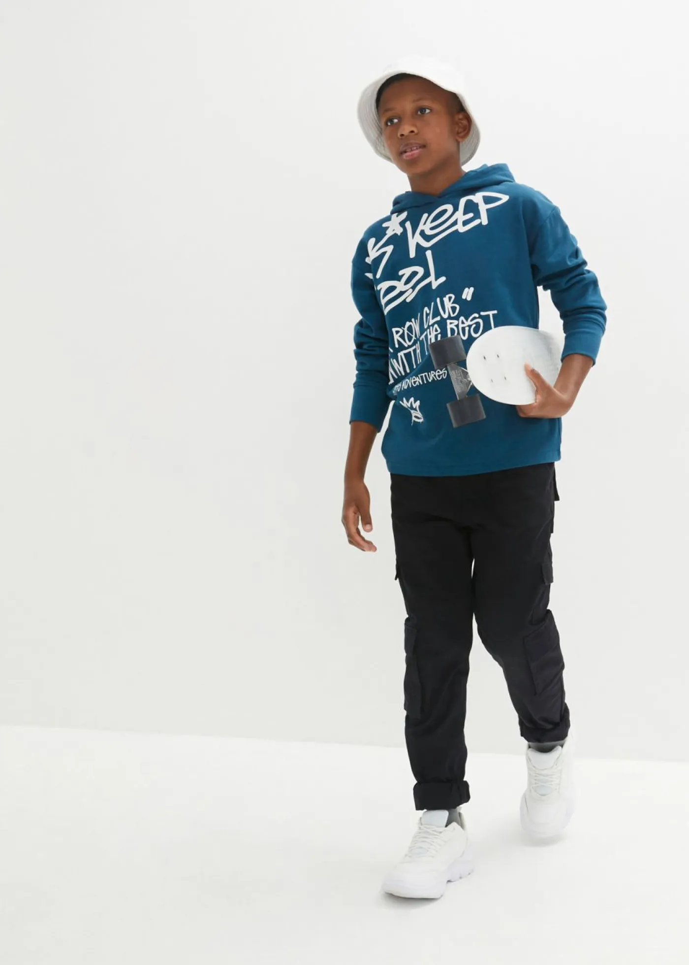 bonprix bonprix Ropa 9 A 16 Años·Sudaderas Y Jerséis>Sudadera con estampado de grafiti de algodón orgánico puro Petróleo azul